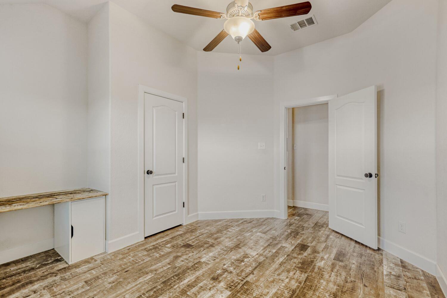 1813 Chimney Dr, Leander, TX 78641