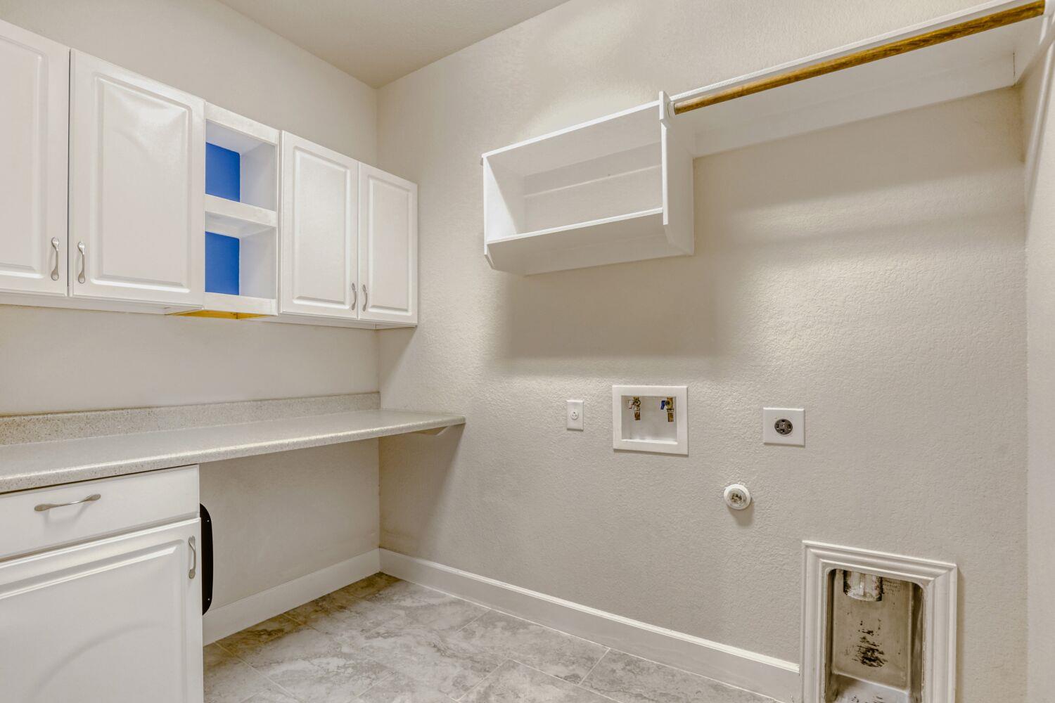 1813 Chimney Dr, Leander, TX 78641