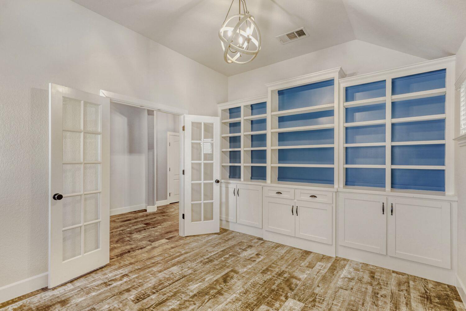 1813 Chimney Dr, Leander, TX 78641