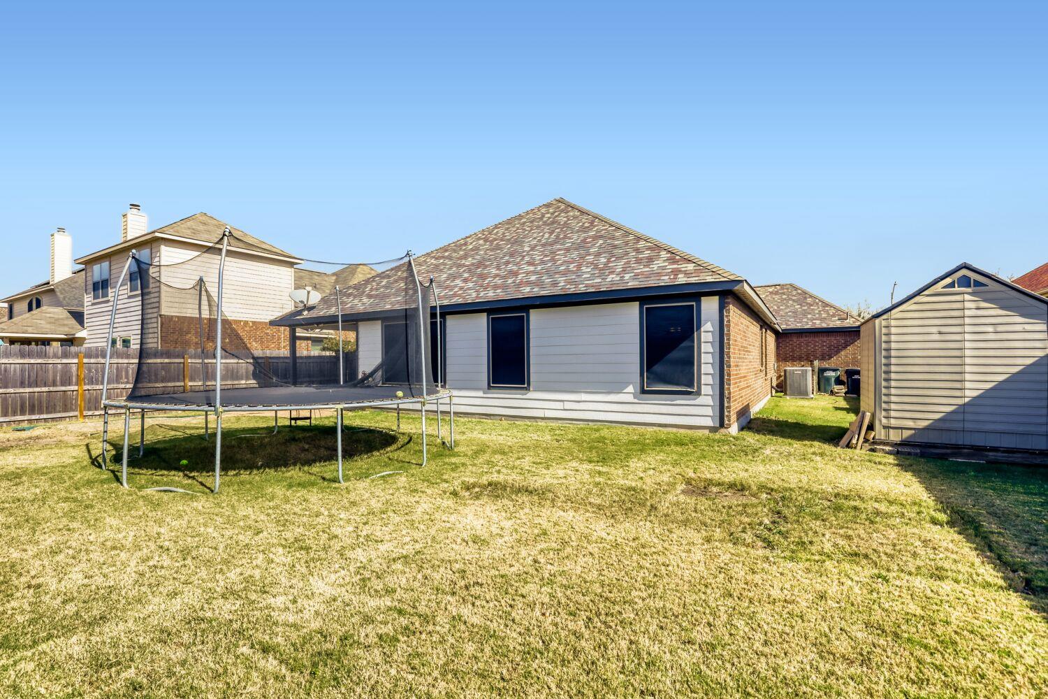 1813 Chimney Dr, Leander, TX 78641