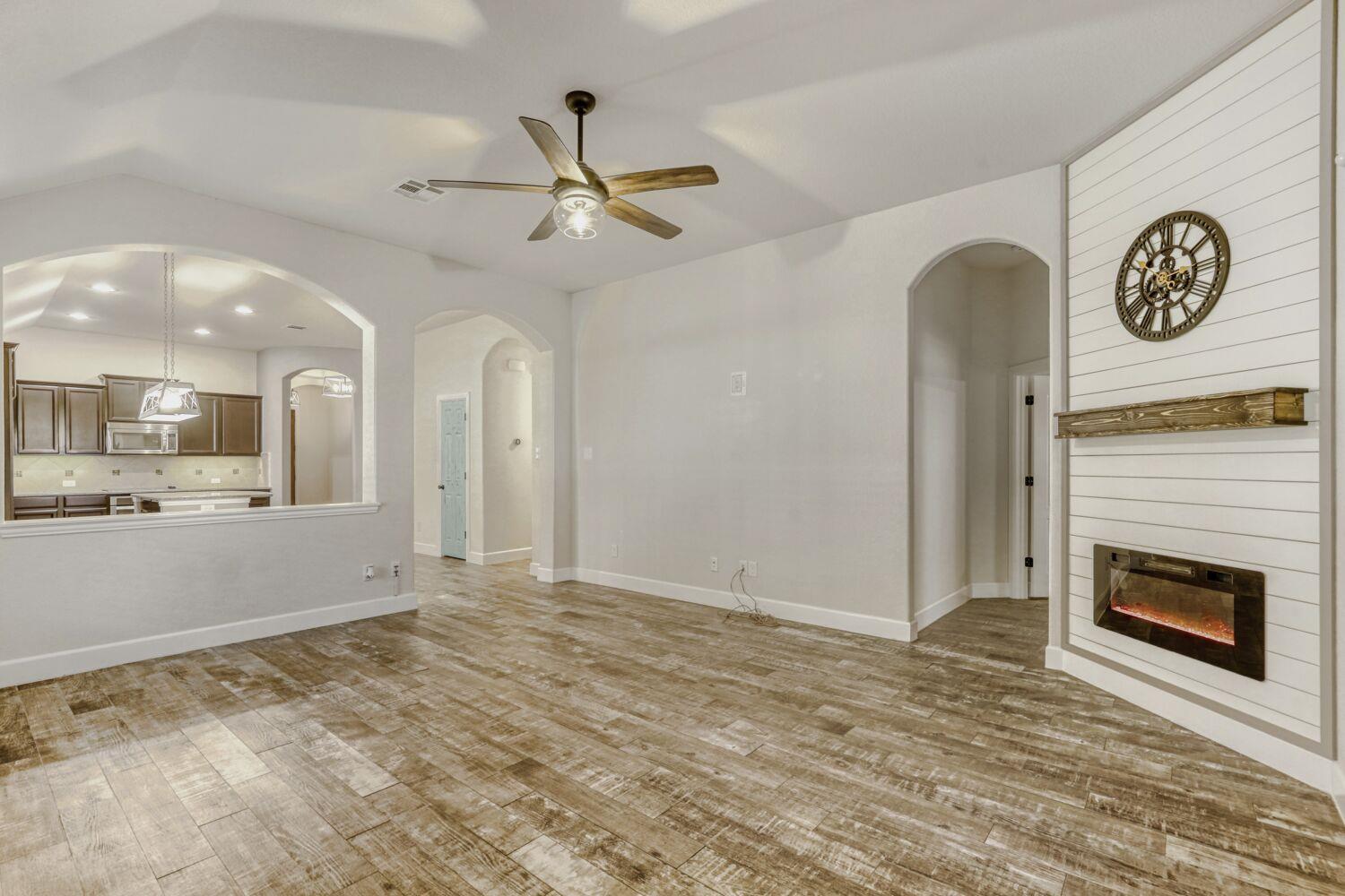 1813 Chimney Dr, Leander, TX 78641