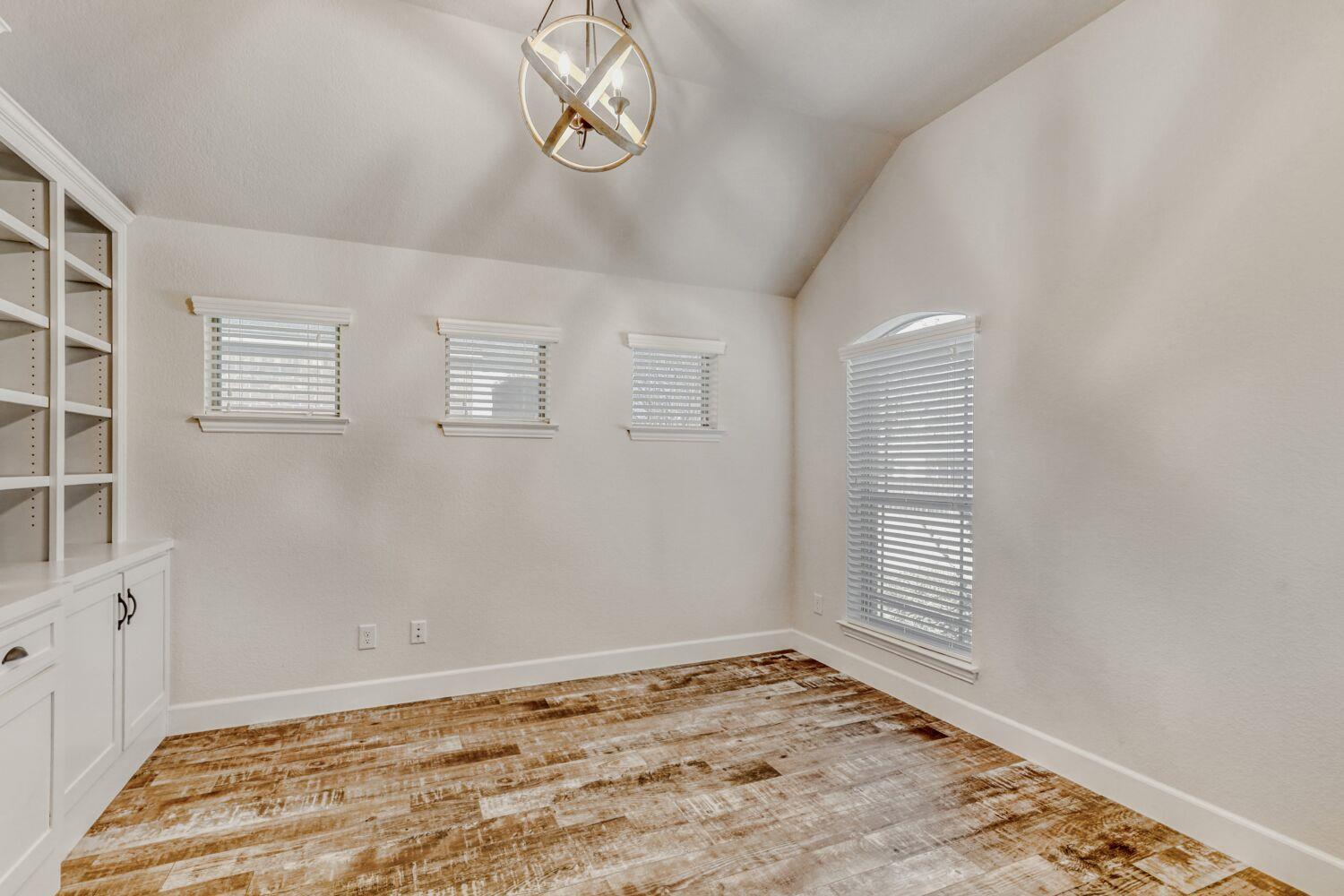 1813 Chimney Dr, Leander, TX 78641