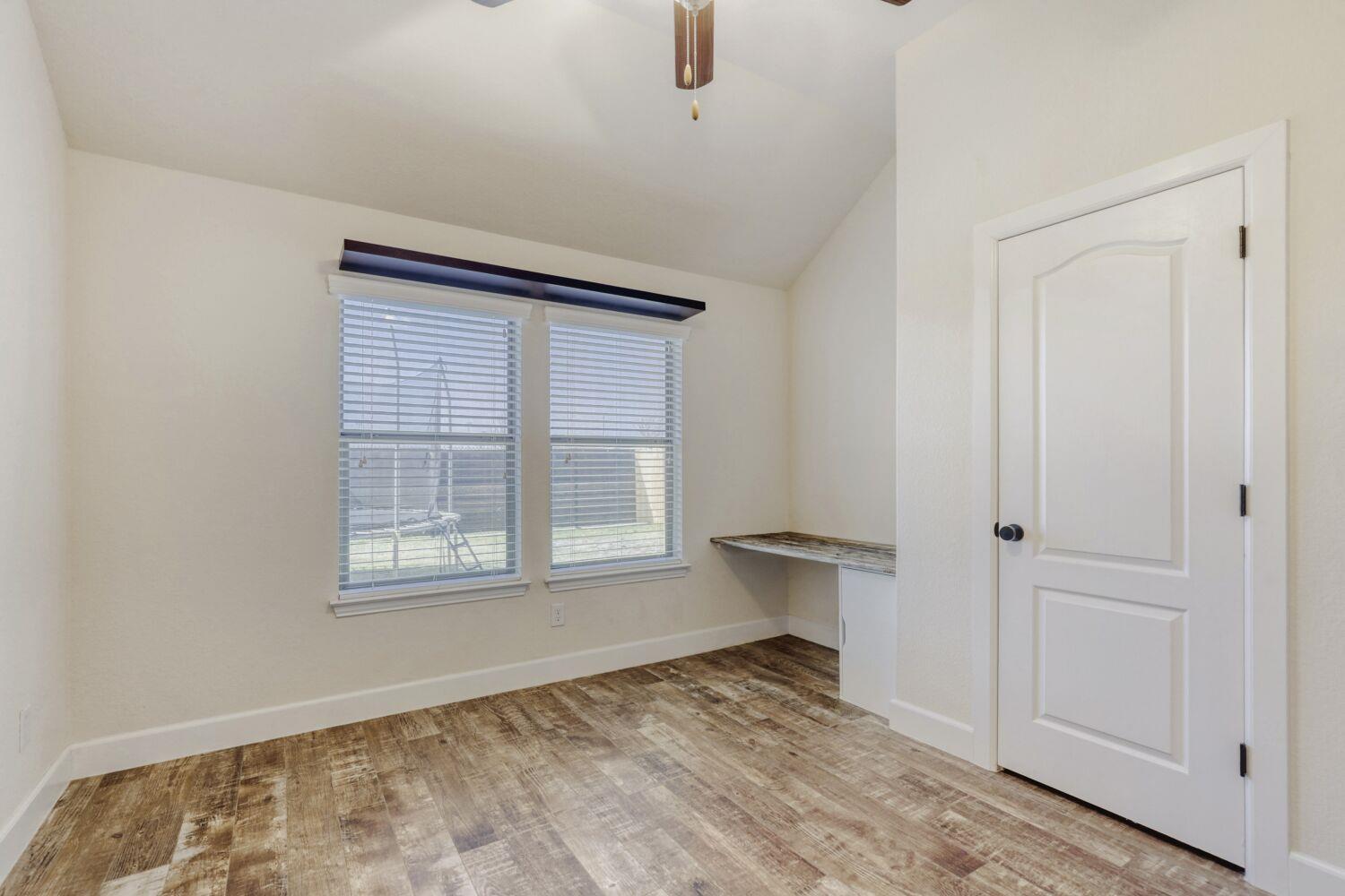 1813 Chimney Dr, Leander, TX 78641