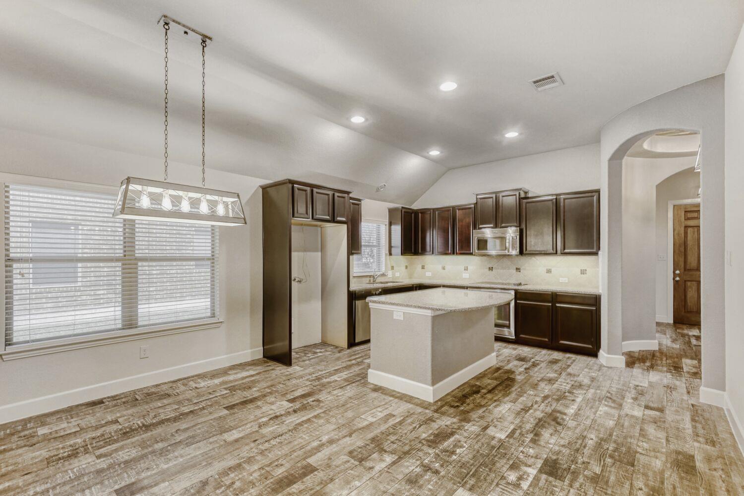 1813 Chimney Dr, Leander, TX 78641