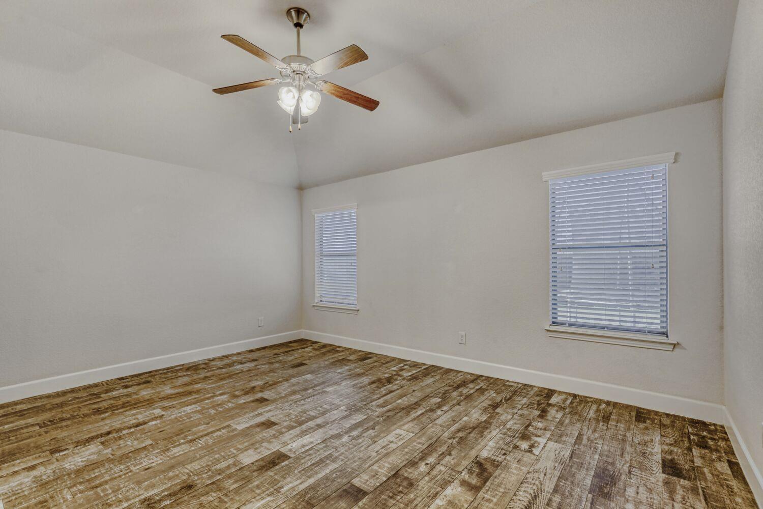 1813 Chimney Dr, Leander, TX 78641