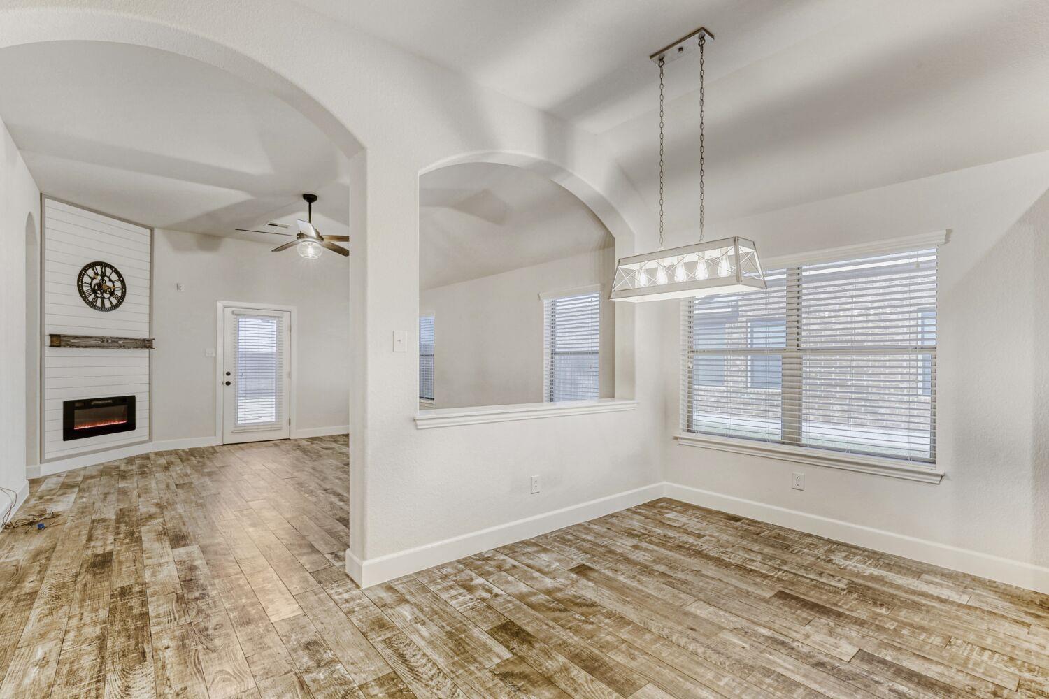 1813 Chimney Dr, Leander, TX 78641