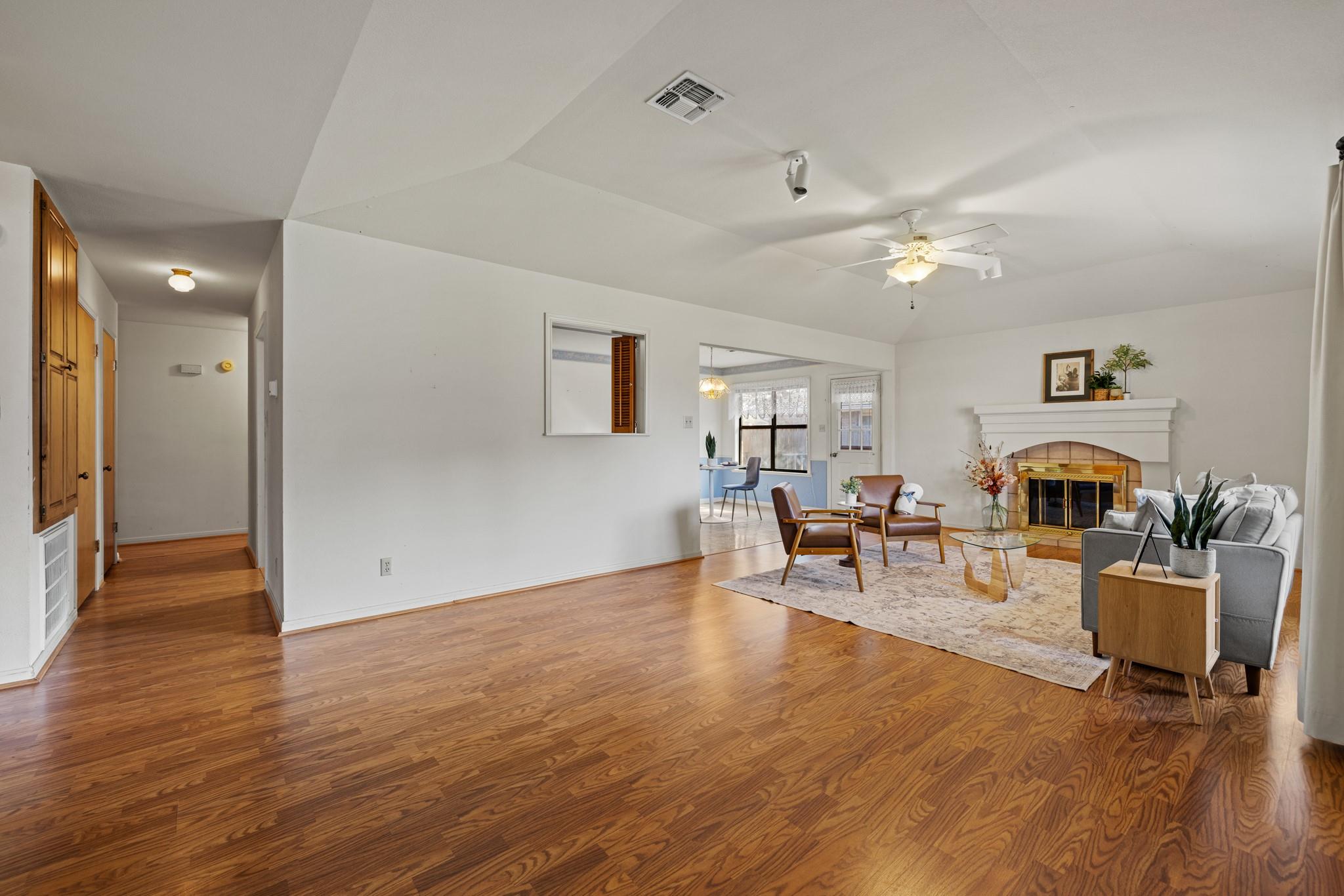 108 Tanglewood Dr, Fredericksburg, TX 78624