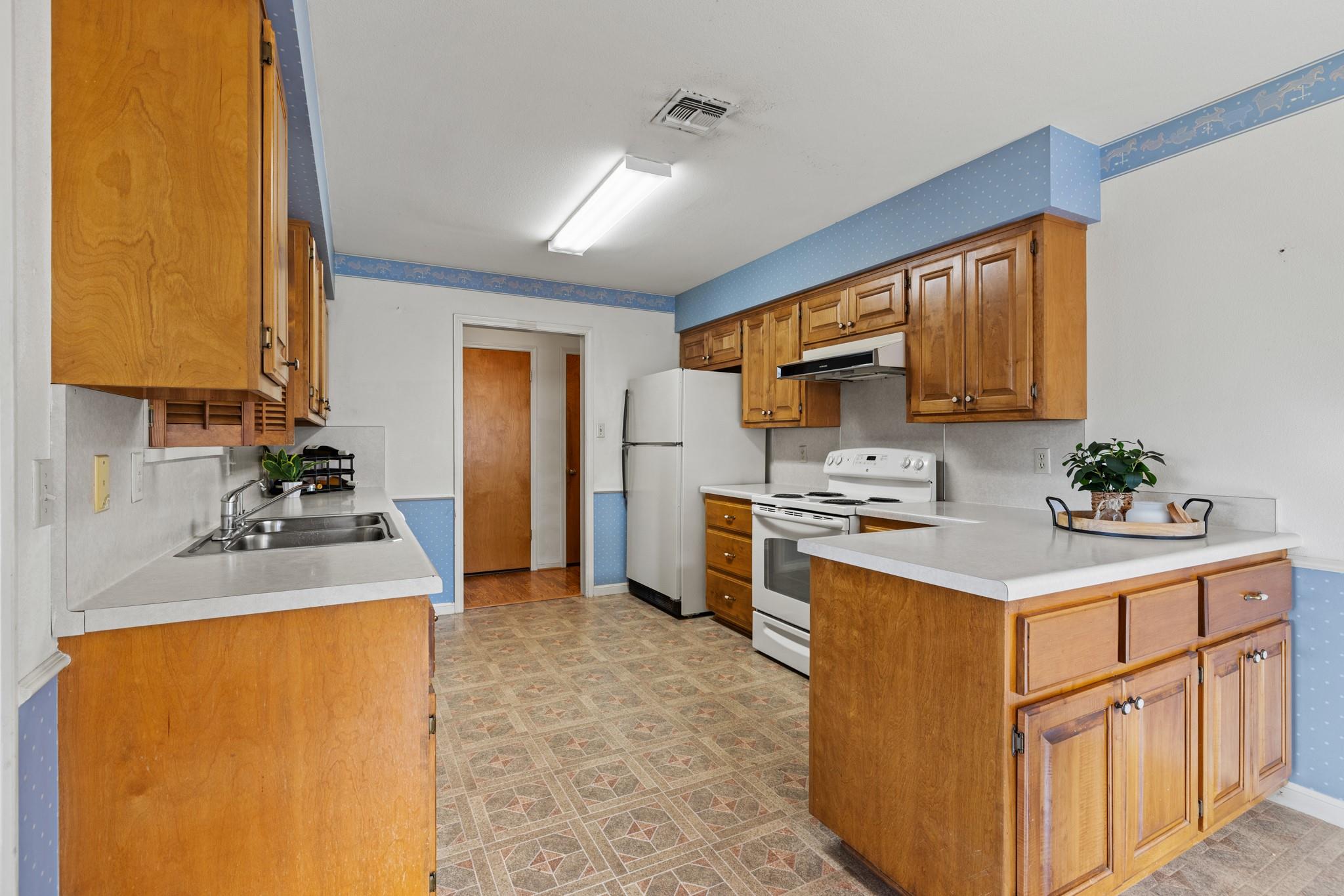 108 Tanglewood Dr, Fredericksburg, TX 78624