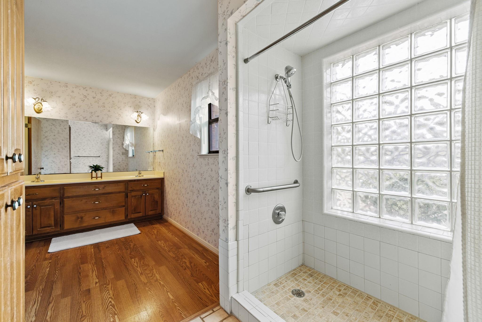 108 Tanglewood Dr, Fredericksburg, TX 78624