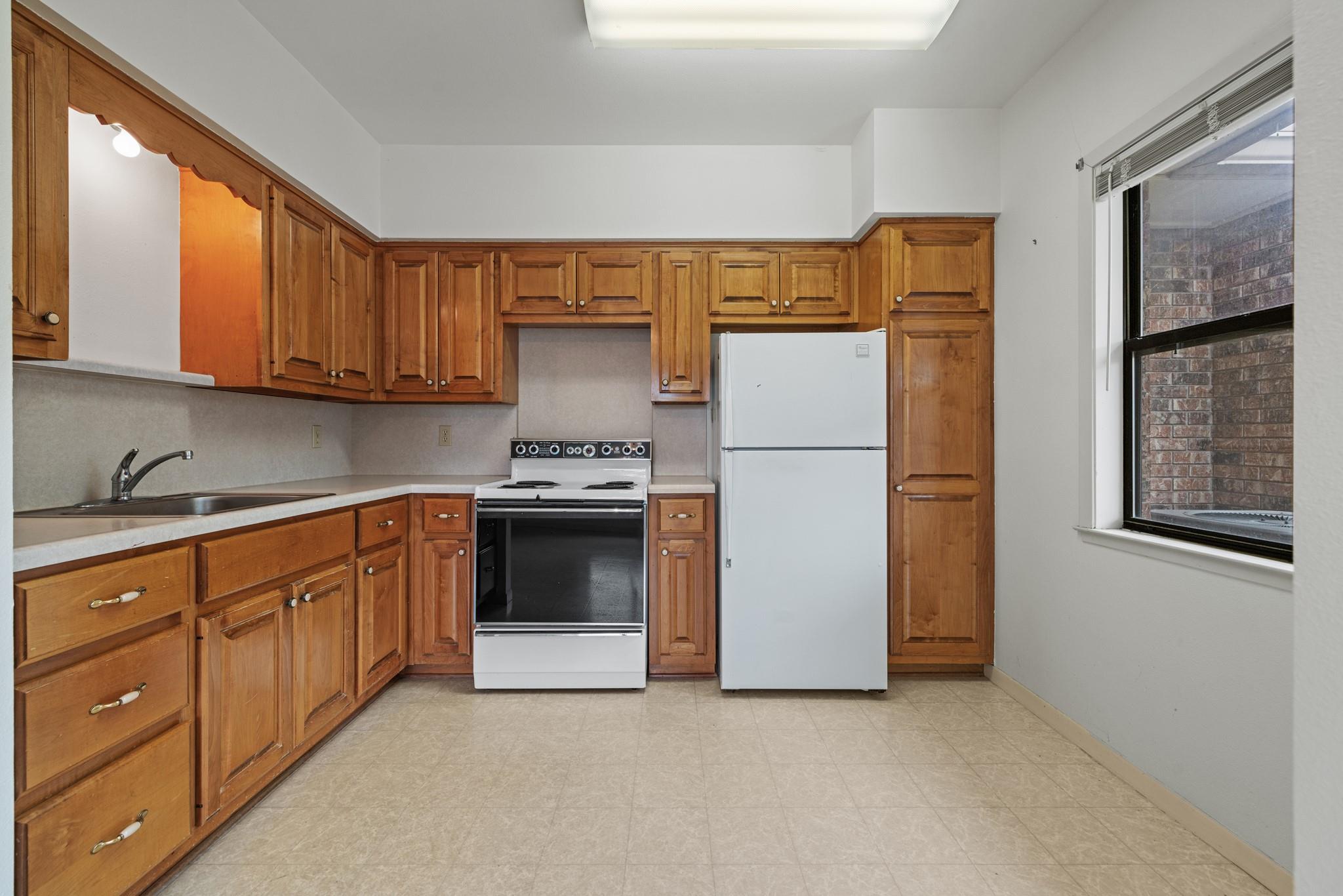 108 Tanglewood Dr, Fredericksburg, TX 78624