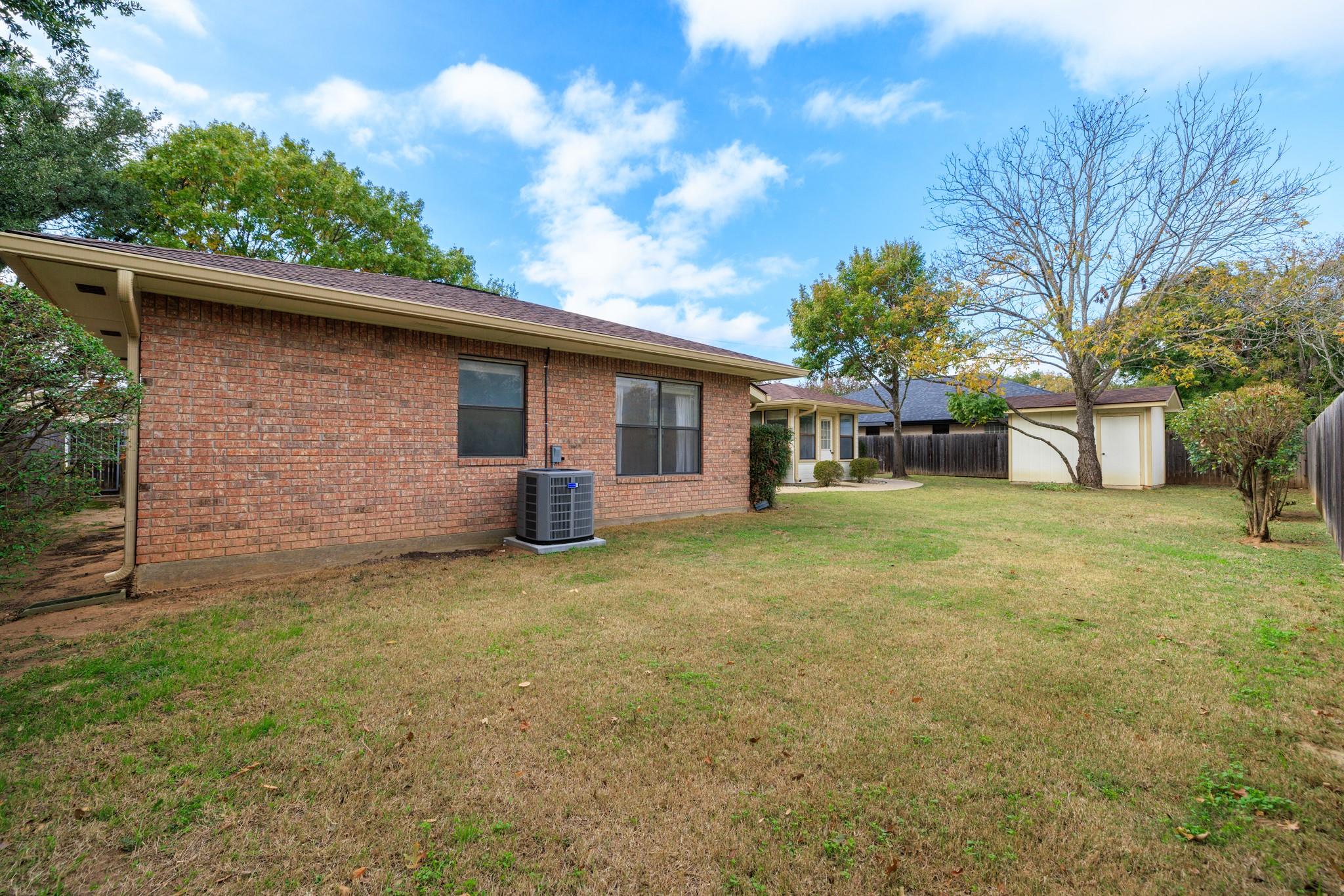 108 Tanglewood Dr, Fredericksburg, TX 78624