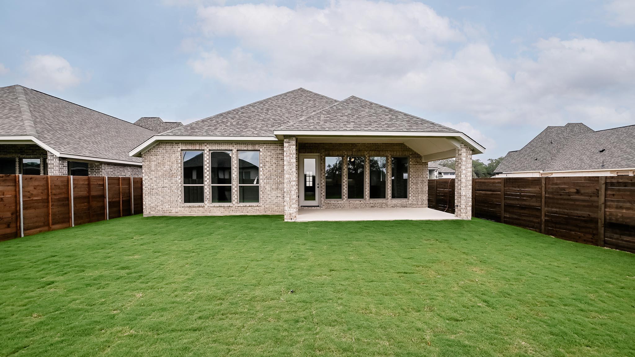 308 Foxfire Cv, Lockhart, TX 78644