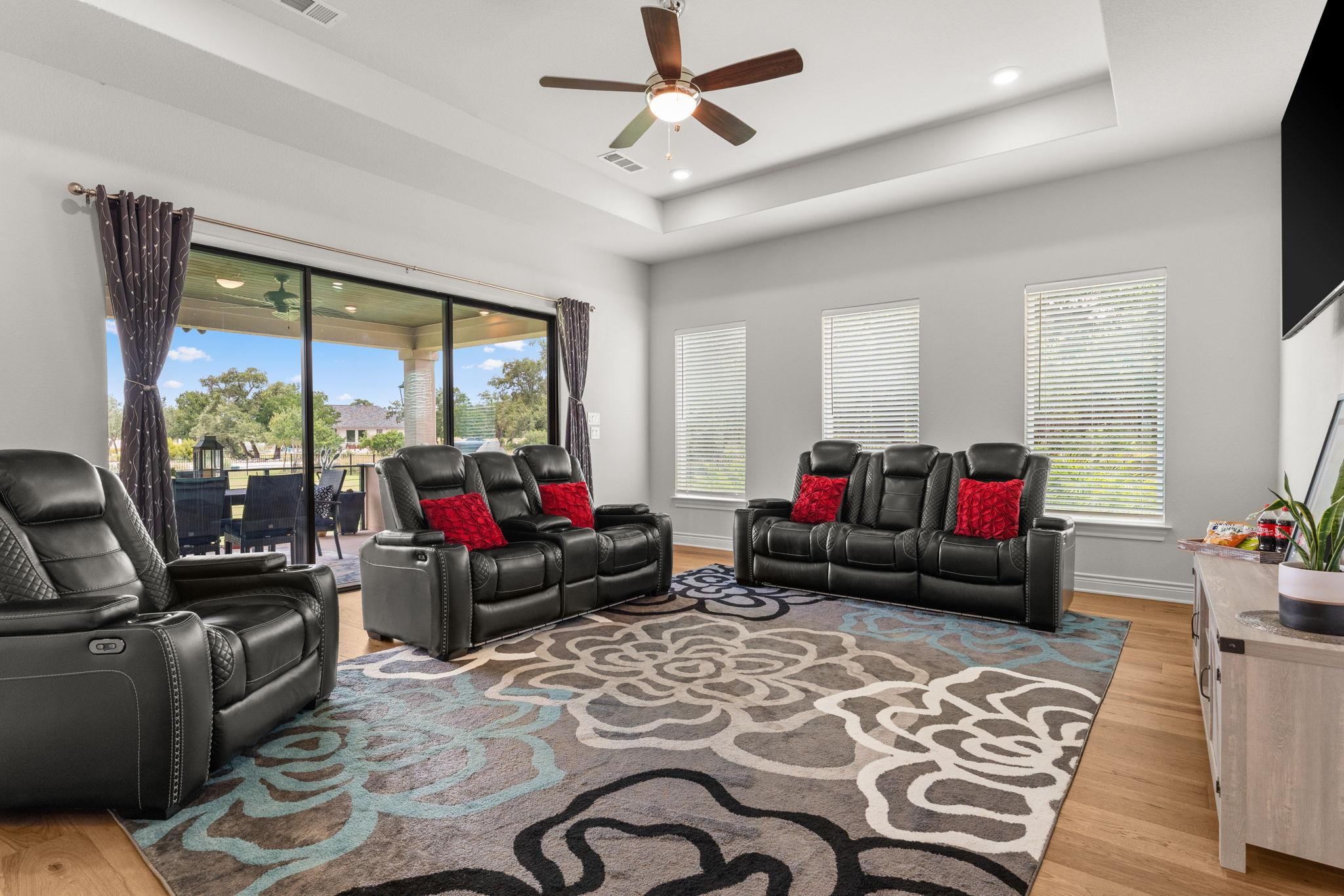 705 Spicewood Trails Dr, Spicewood, TX 78669