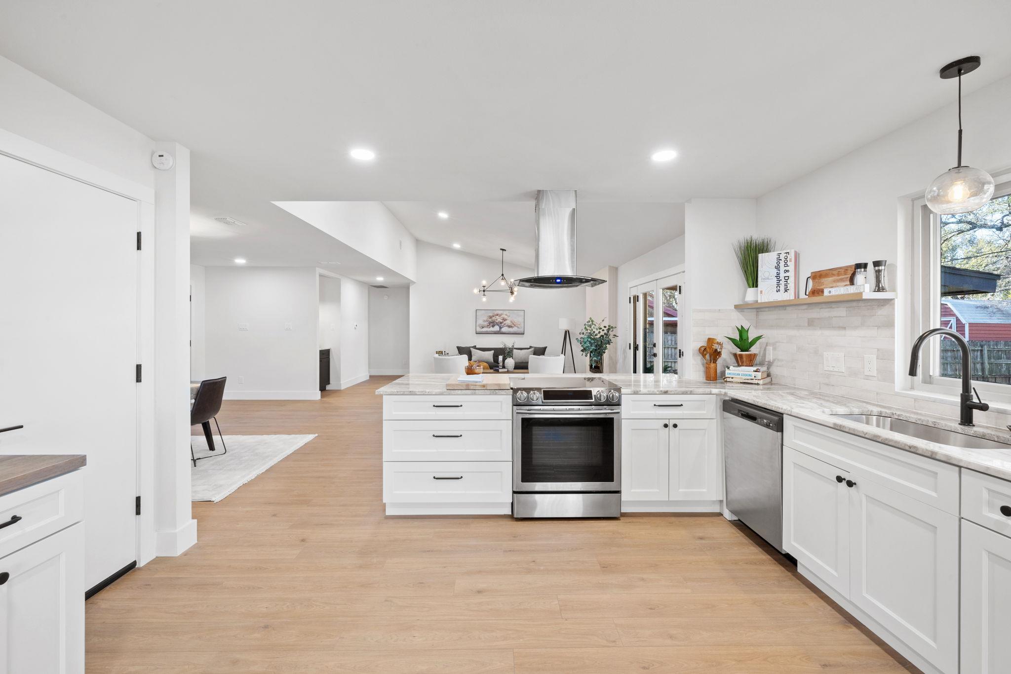 9420 Shady Oaks Dr, Austin, TX 78729