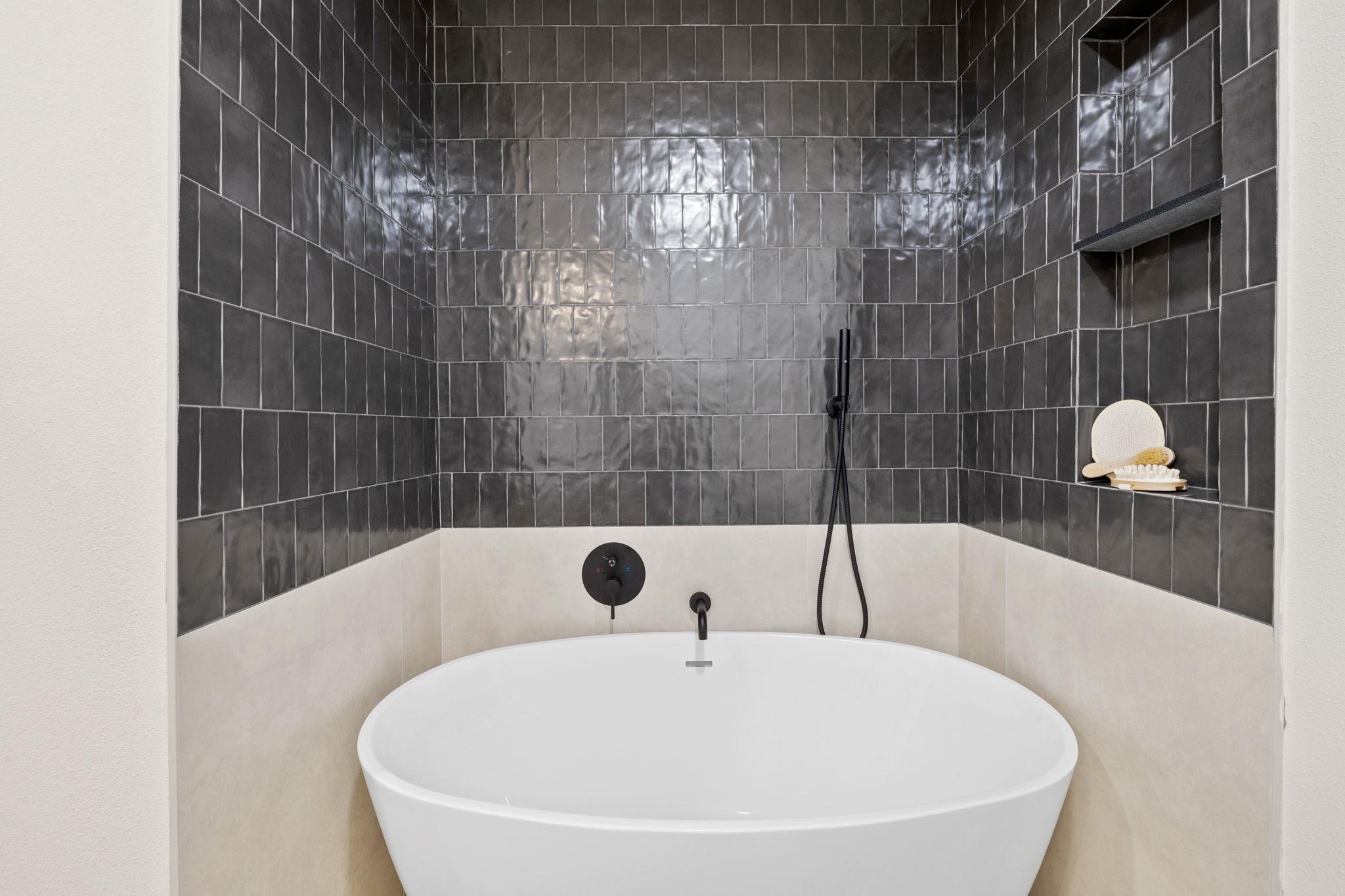 9420 Shady Oaks Dr, Austin, TX 78729