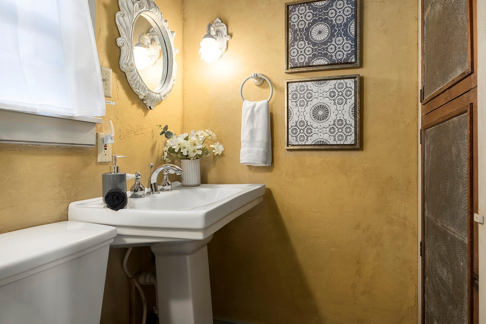 104 Austin St # B, Fredericksburg, TX 78624