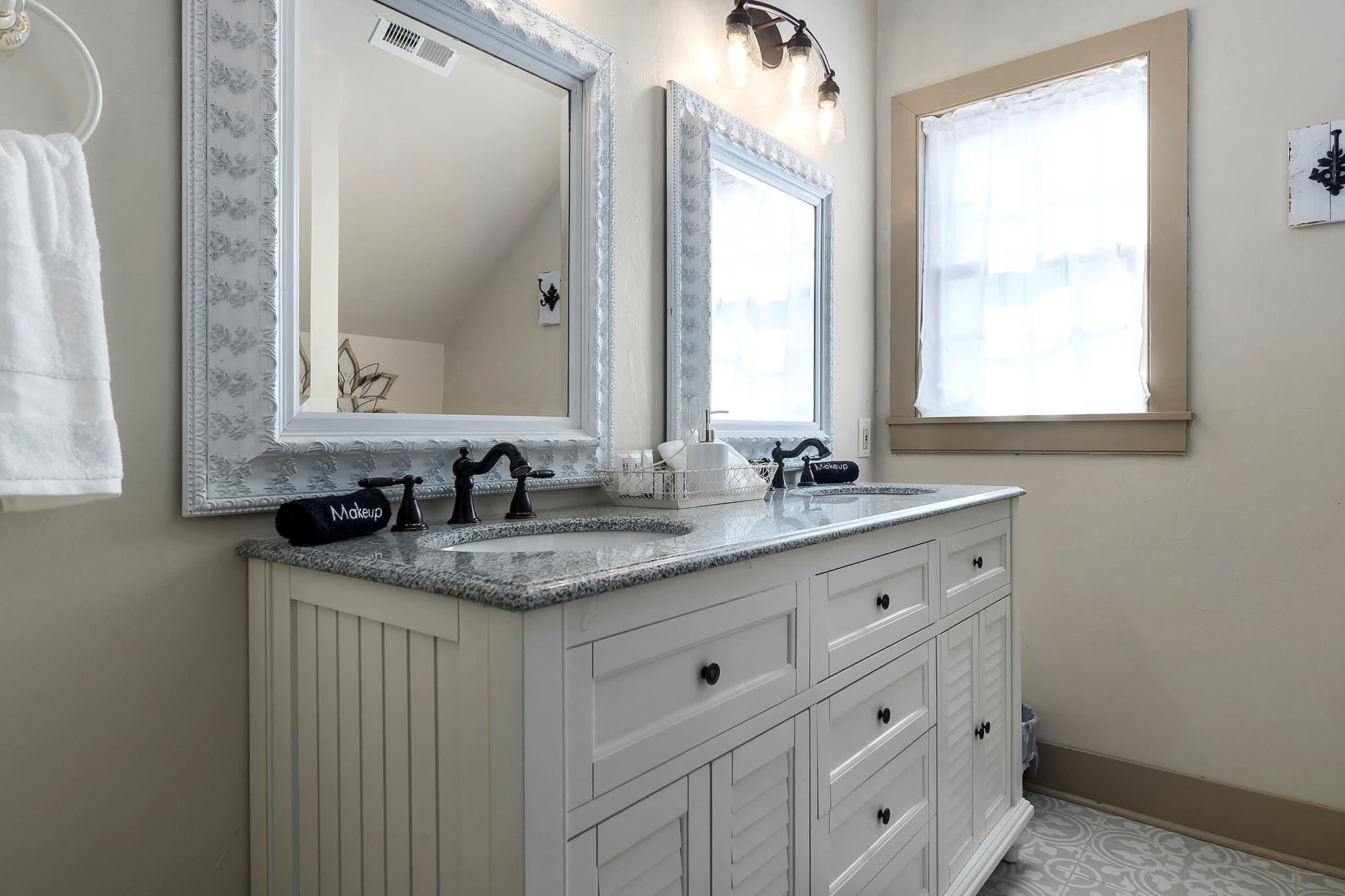 104 Austin St # B, Fredericksburg, TX 78624