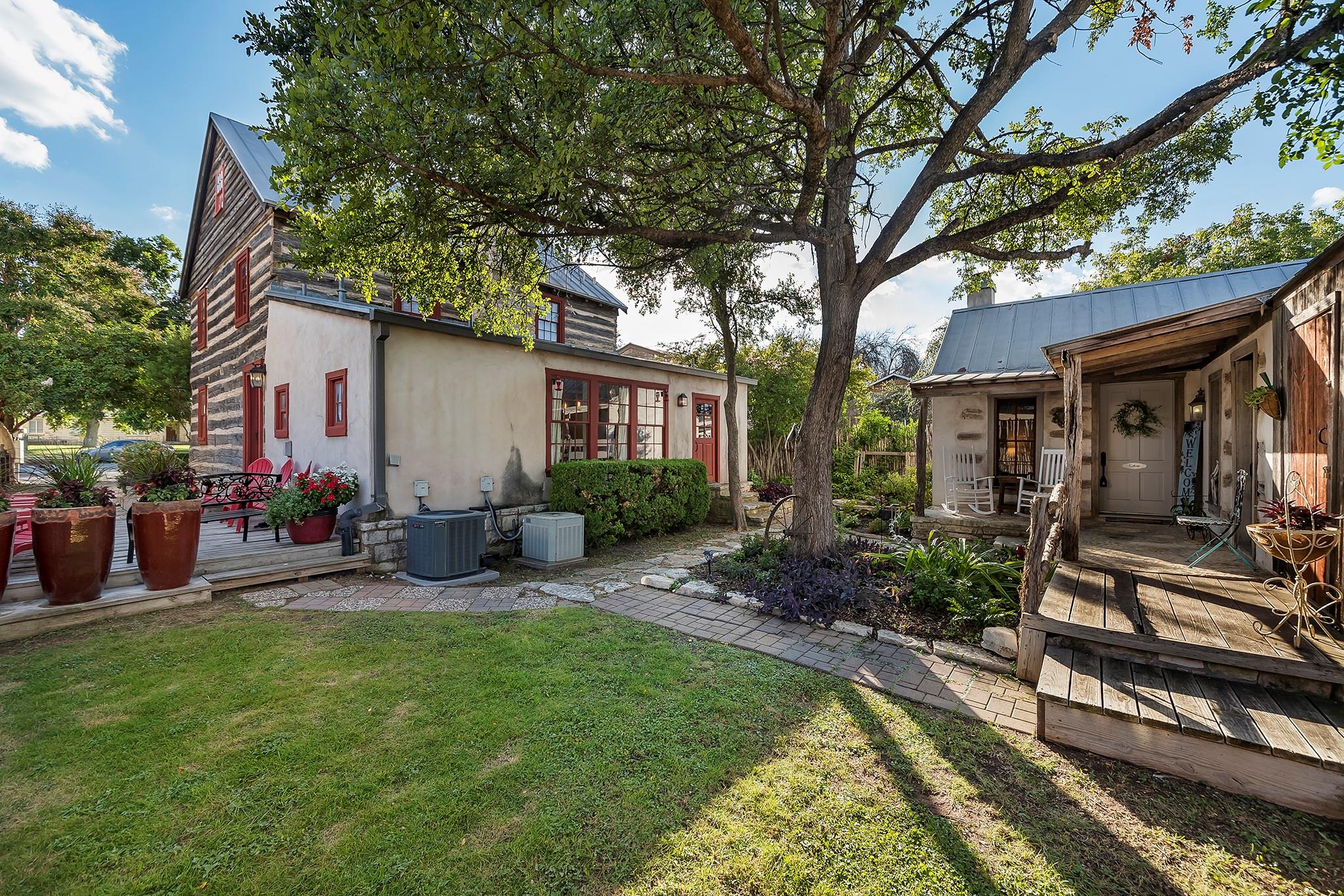 104 Austin St # B, Fredericksburg, TX 78624