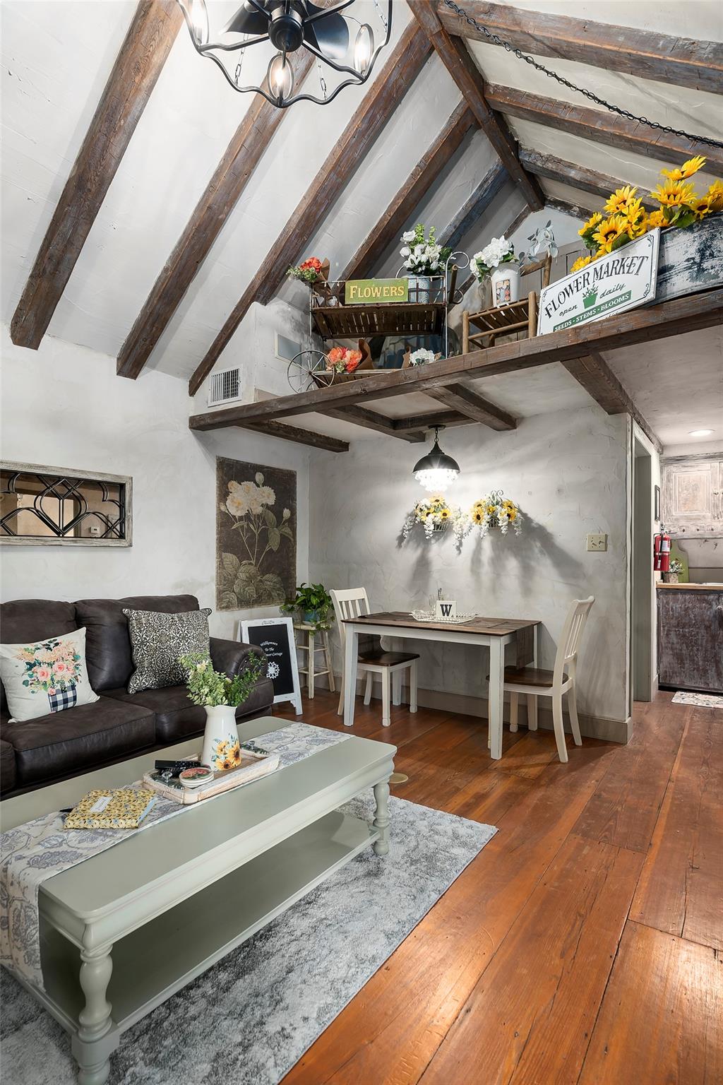 104 Austin St # B, Fredericksburg, TX 78624