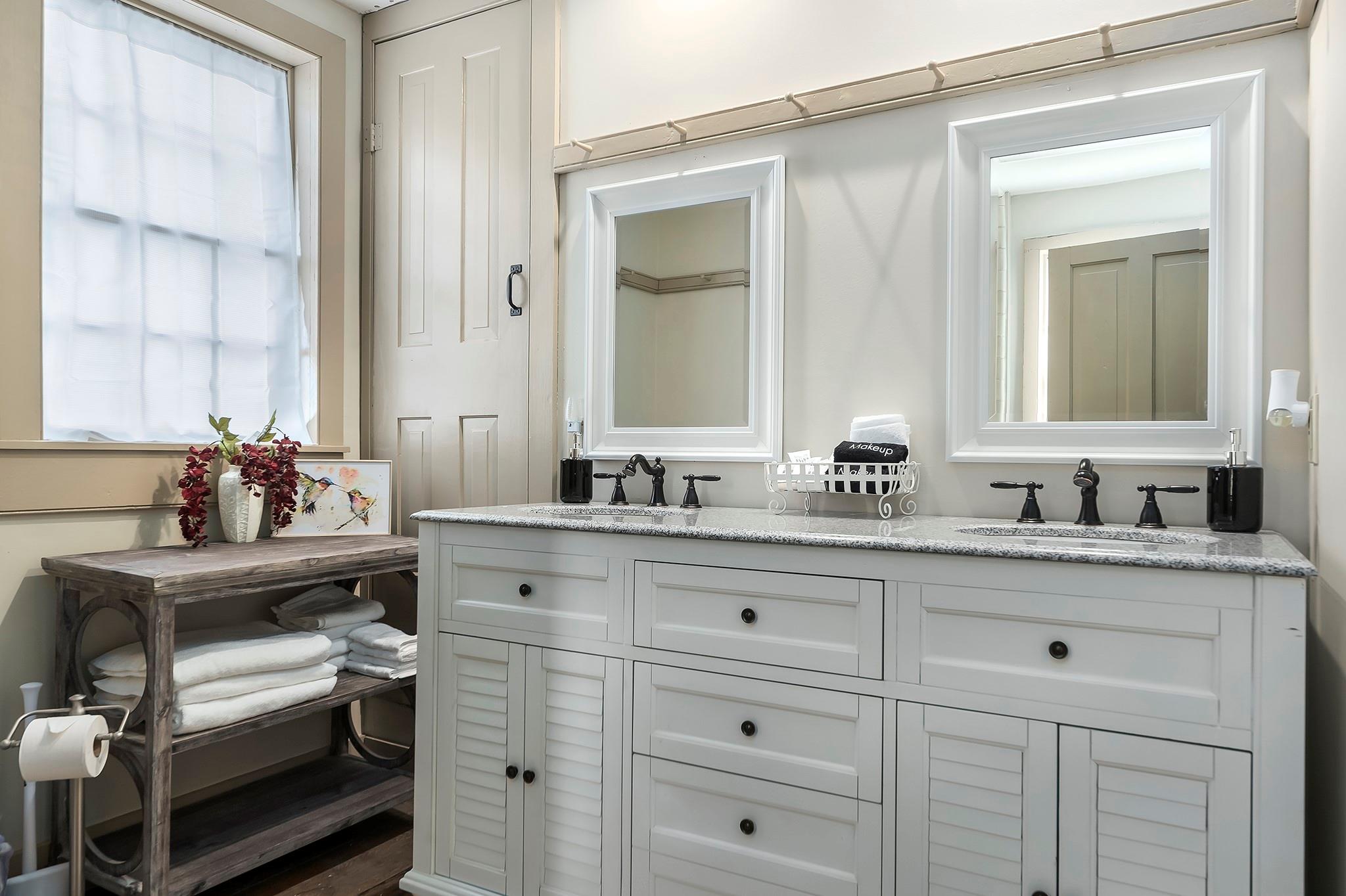 104 Austin St # B, Fredericksburg, TX 78624