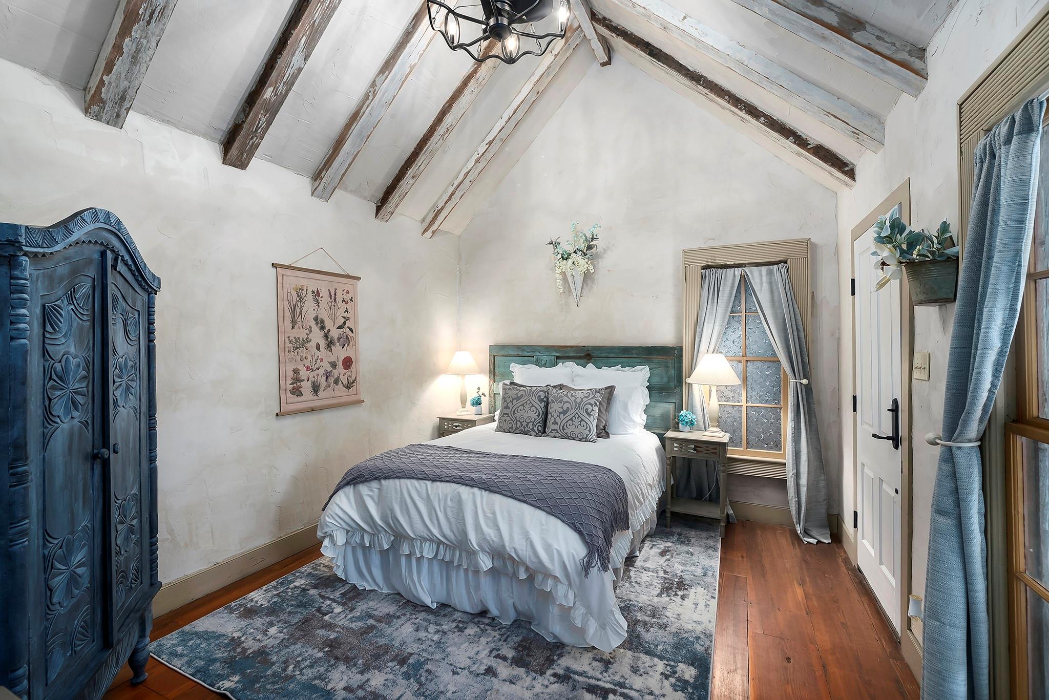 104 Austin St # B, Fredericksburg, TX 78624