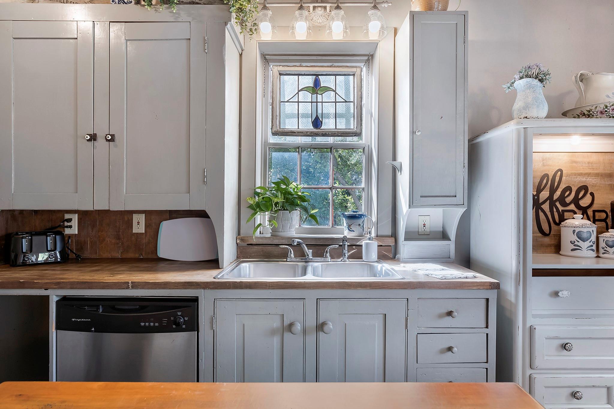 104 Austin St # B, Fredericksburg, TX 78624