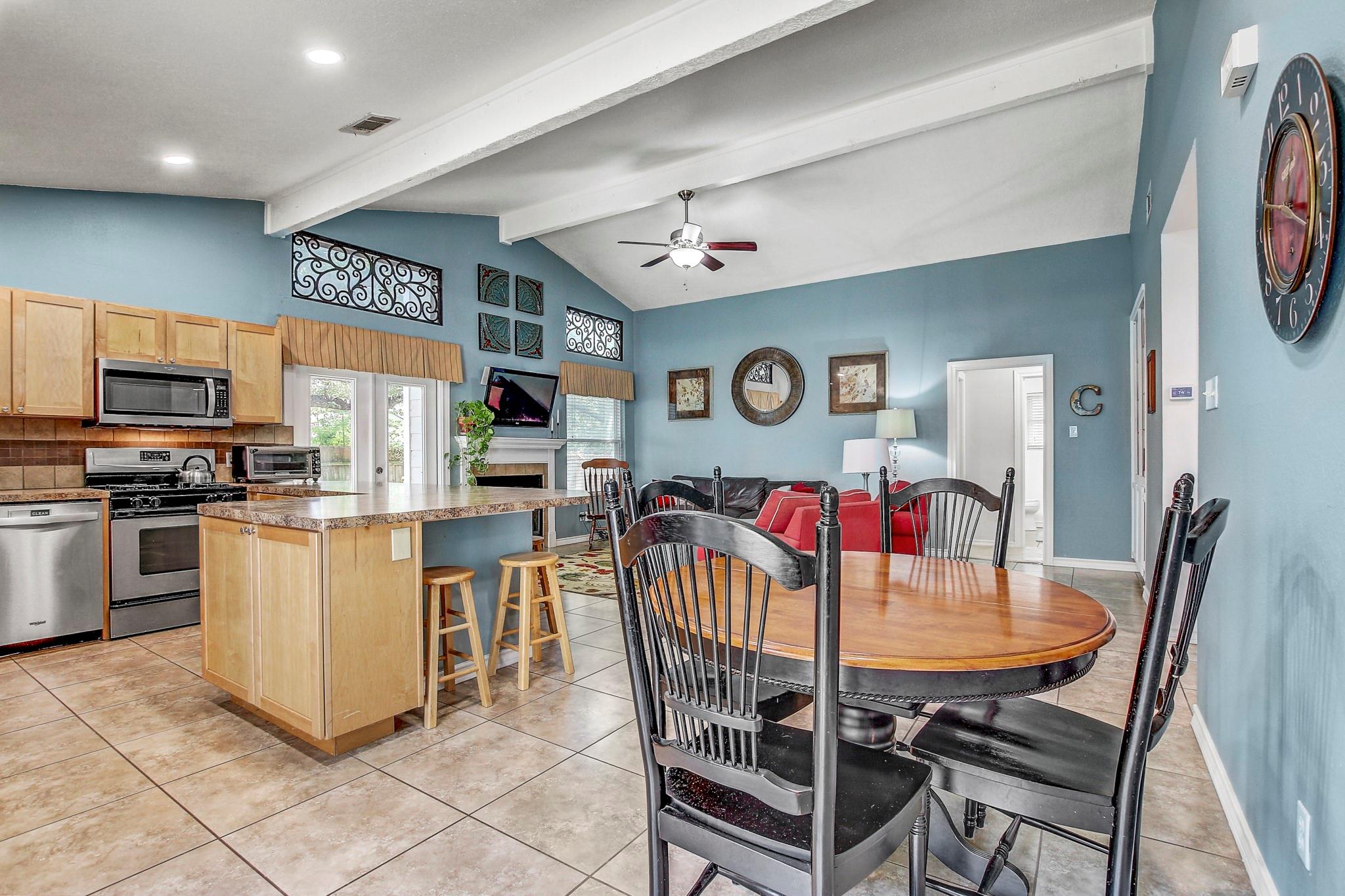 1715 Foxfire Dr, Round Rock, TX 78681