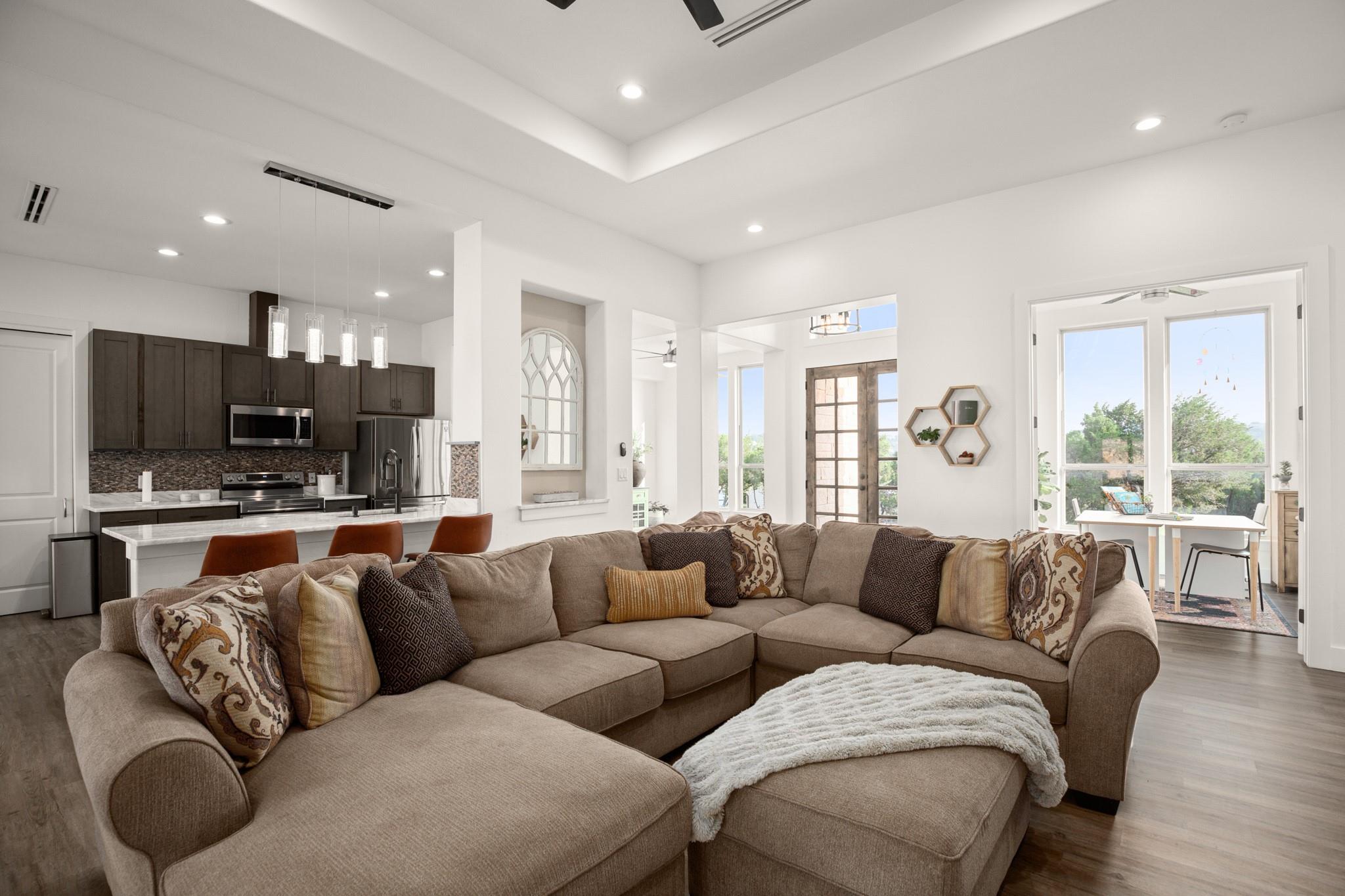 4216 Hillside Dr, Lago Vista, TX 78645