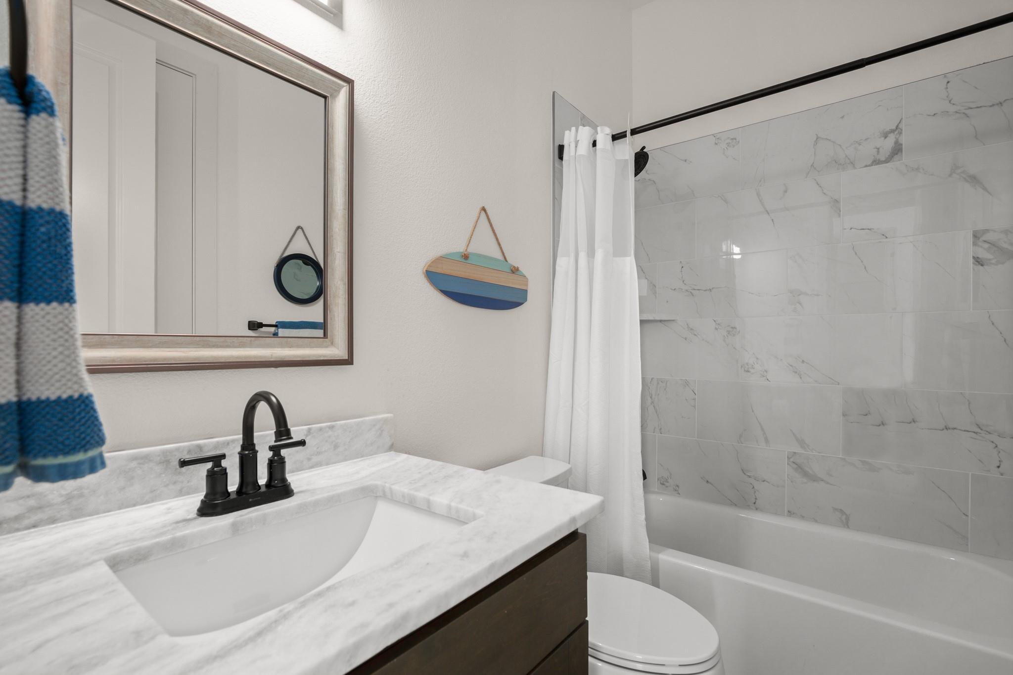 4216 Hillside Dr, Lago Vista, TX 78645