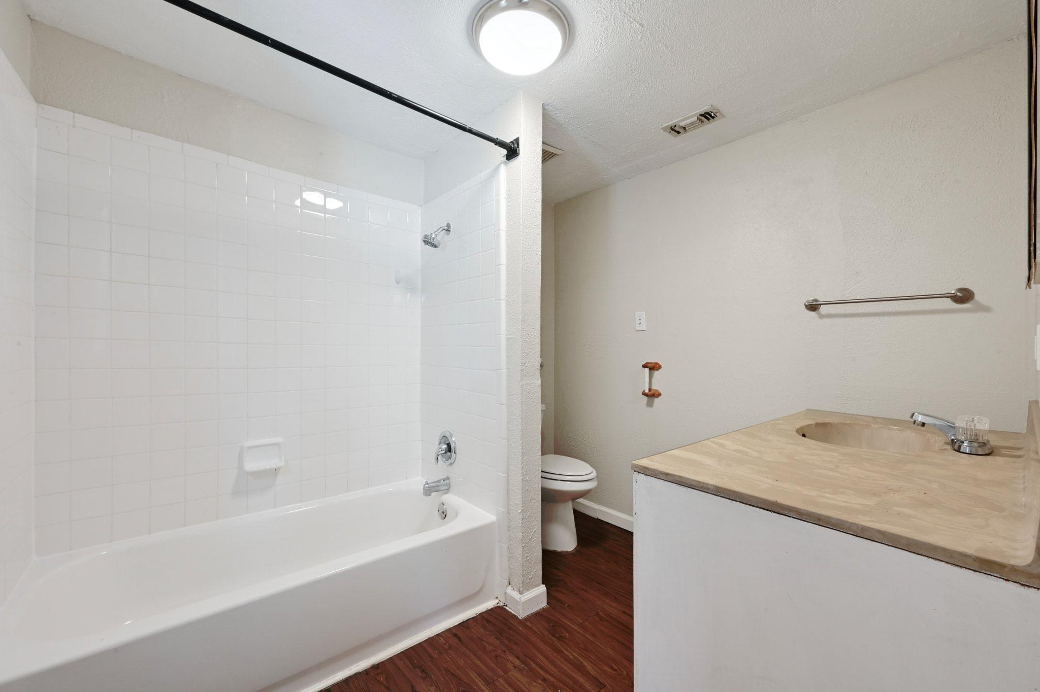 1706 Riverview St # B, Austin, TX 78702