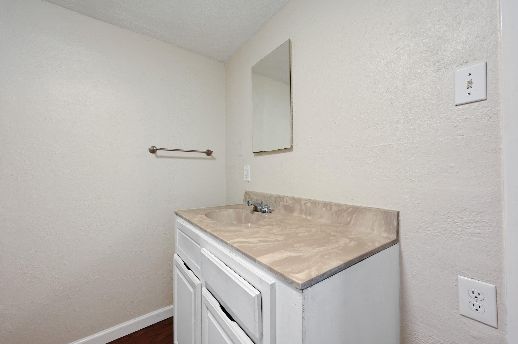 1706 Riverview St # B, Austin, TX 78702