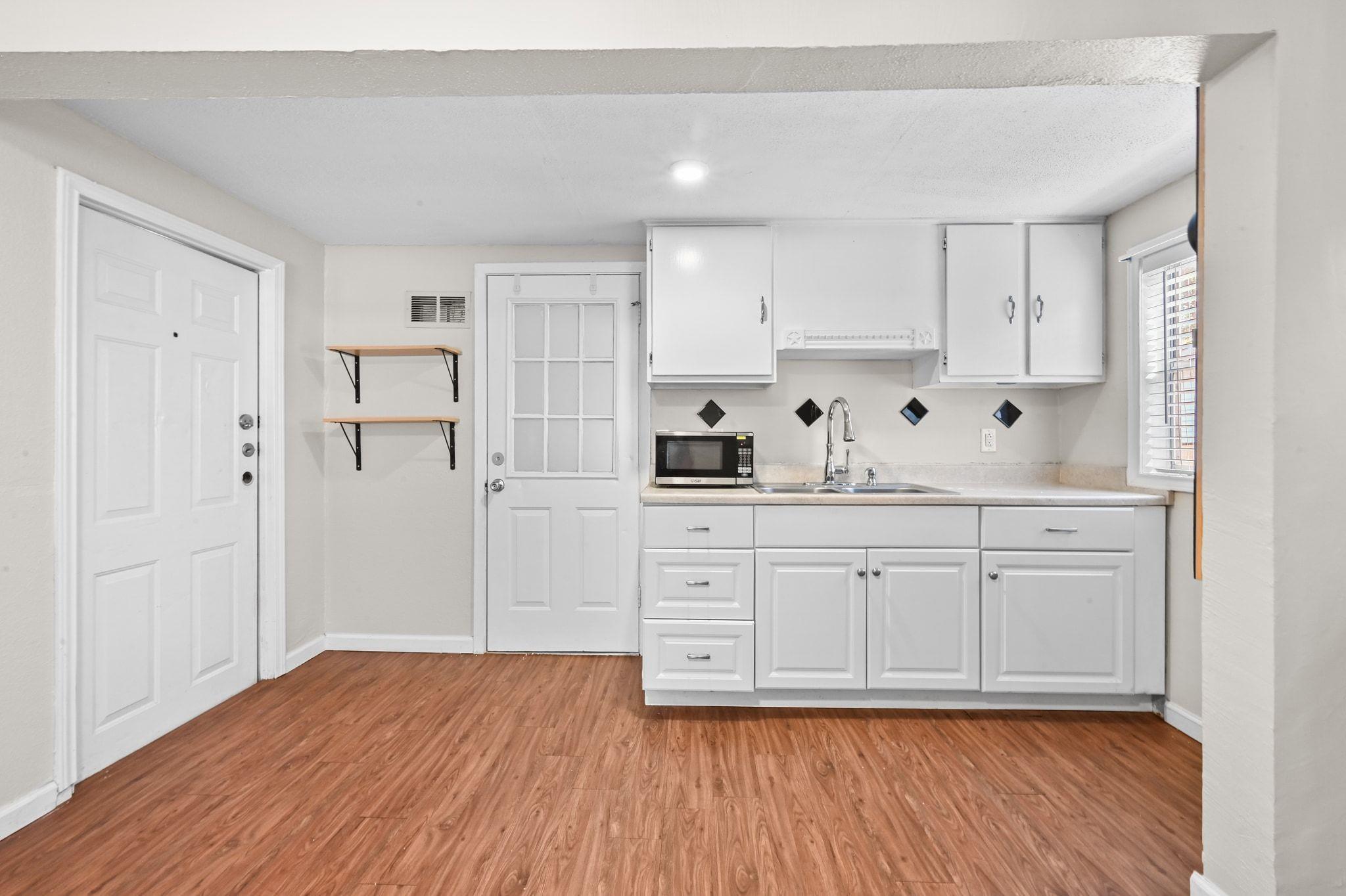 1706 Riverview St # B, Austin, TX 78702