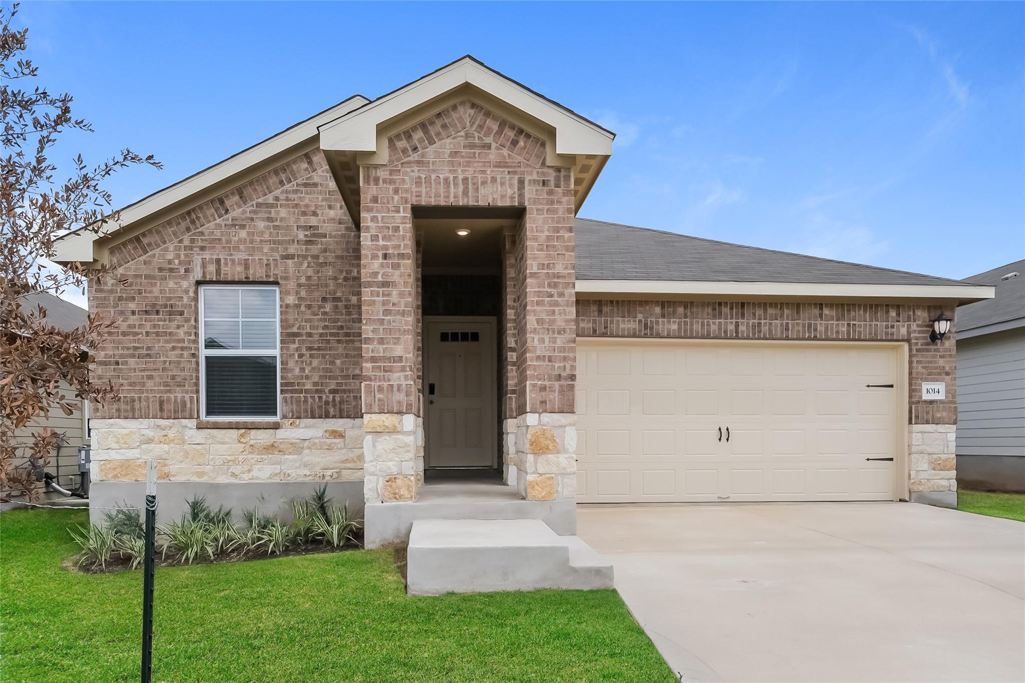 1014 Round Bale Rd, Hutto, TX 78634