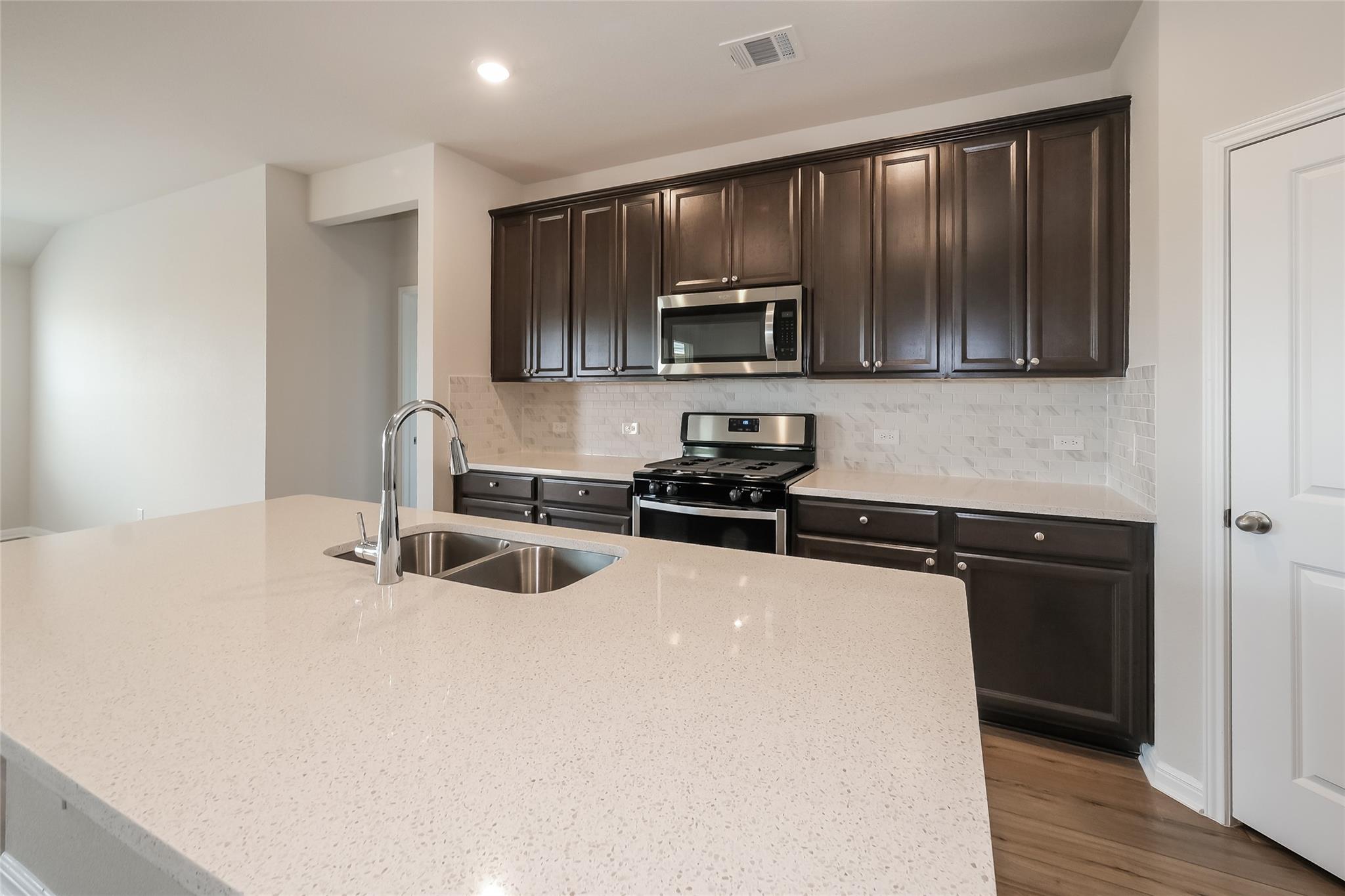 1014 Round Bale Rd, Hutto, TX 78634