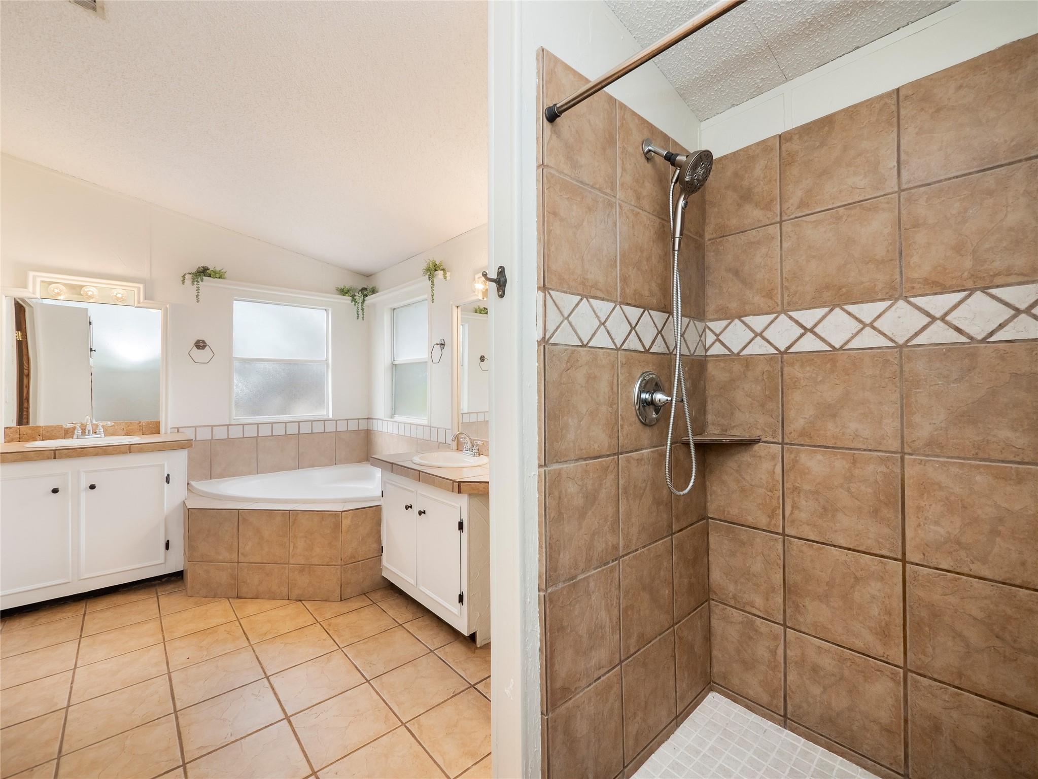 635 Ramms Dr, Florence, TX 76527