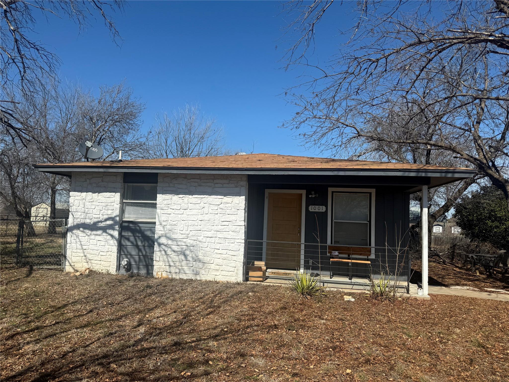 1001 W Haynie St, Llano, TX 78643
