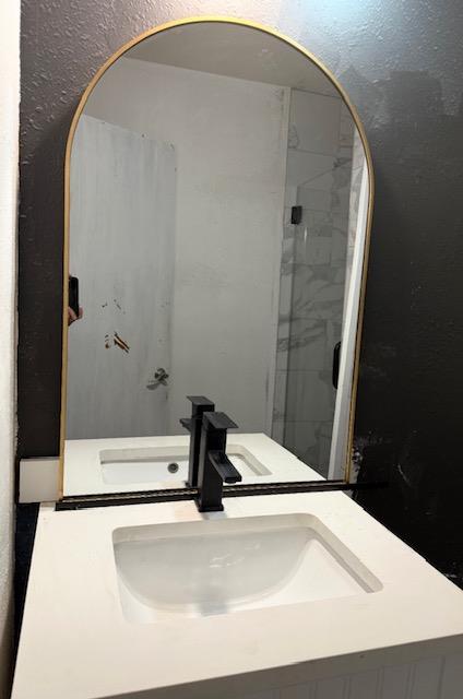 1001 W Haynie St, Llano, TX 78643