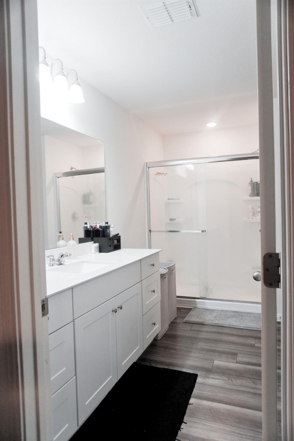 313 Magnum Force Dr, Jarrell, TX 76537