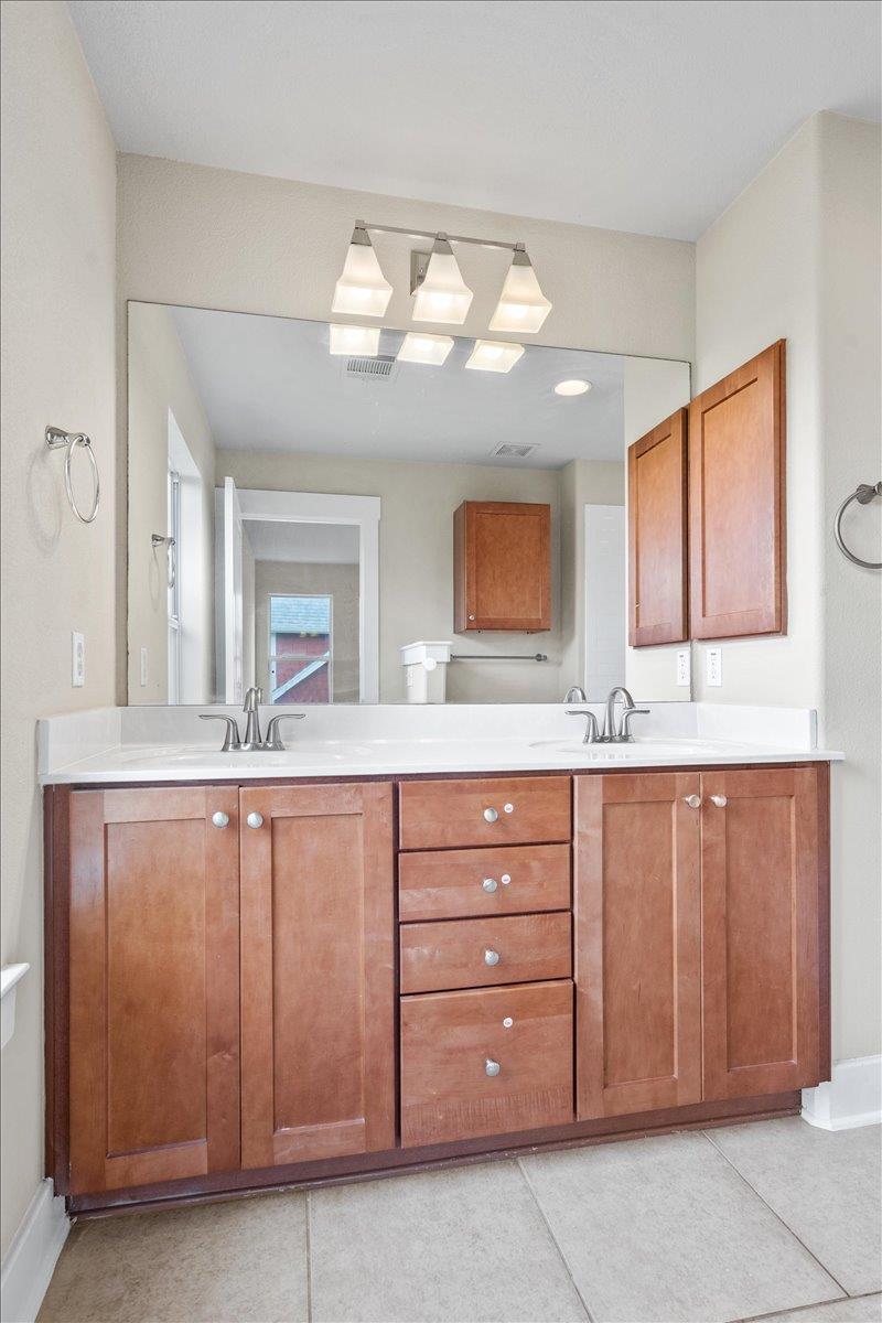 1601 Miriam Ave # 202, Austin, TX 78702