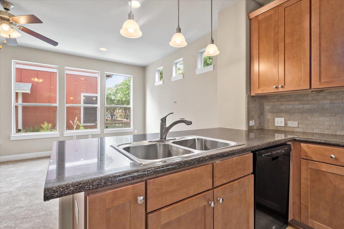 1601 Miriam Ave # 202, Austin, TX 78702