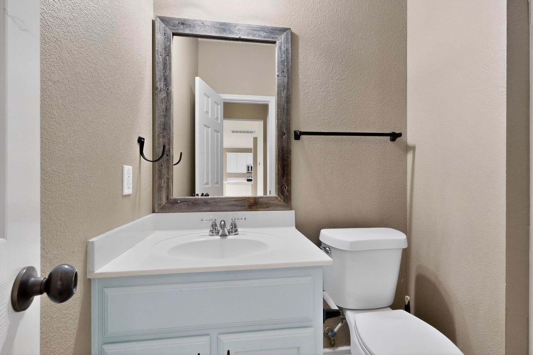 322 Lone Star Blvd, Hutto, TX 78634