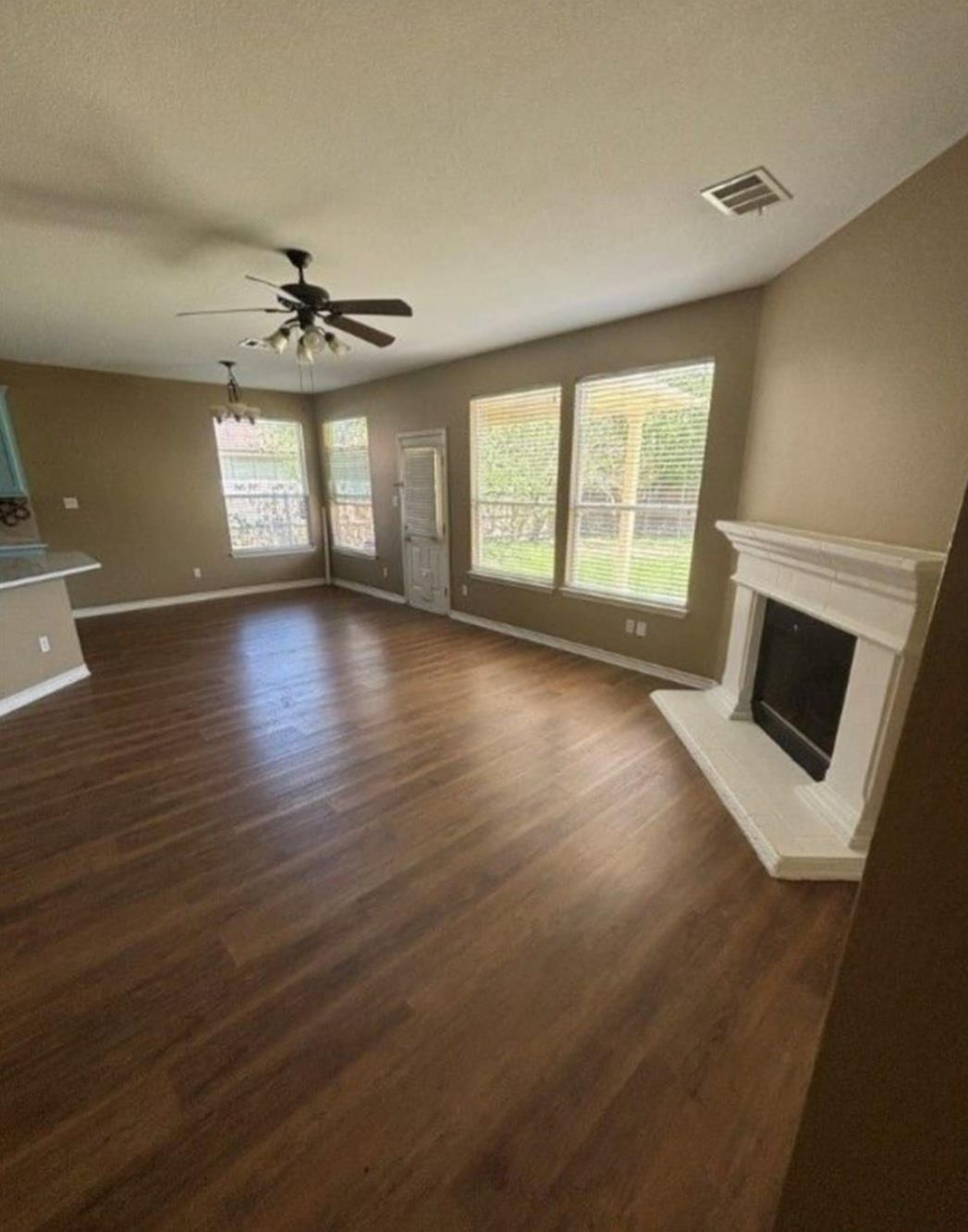 322 Lone Star Blvd, Hutto, TX 78634