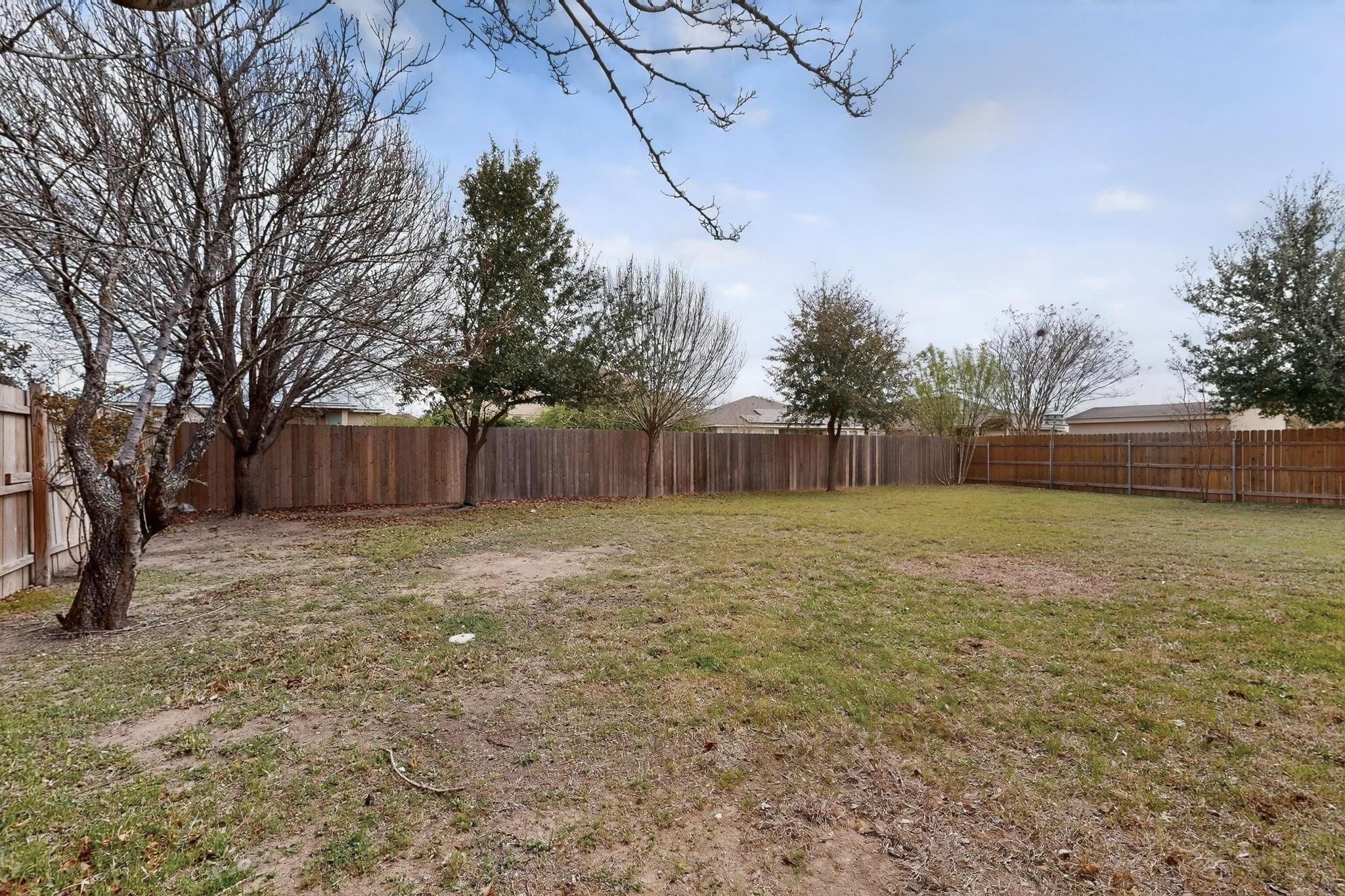 322 Lone Star Blvd, Hutto, TX 78634