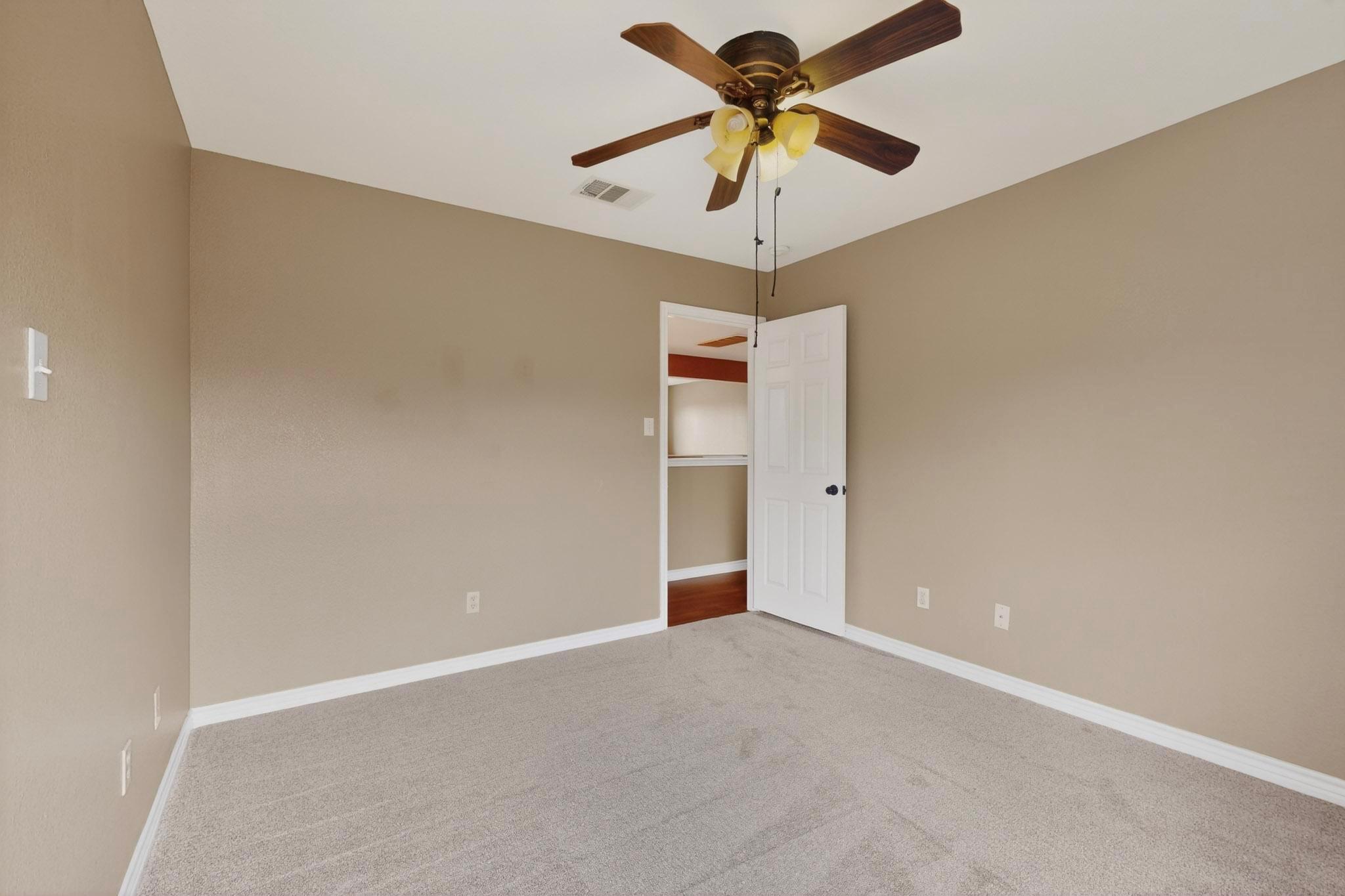 322 Lone Star Blvd, Hutto, TX 78634