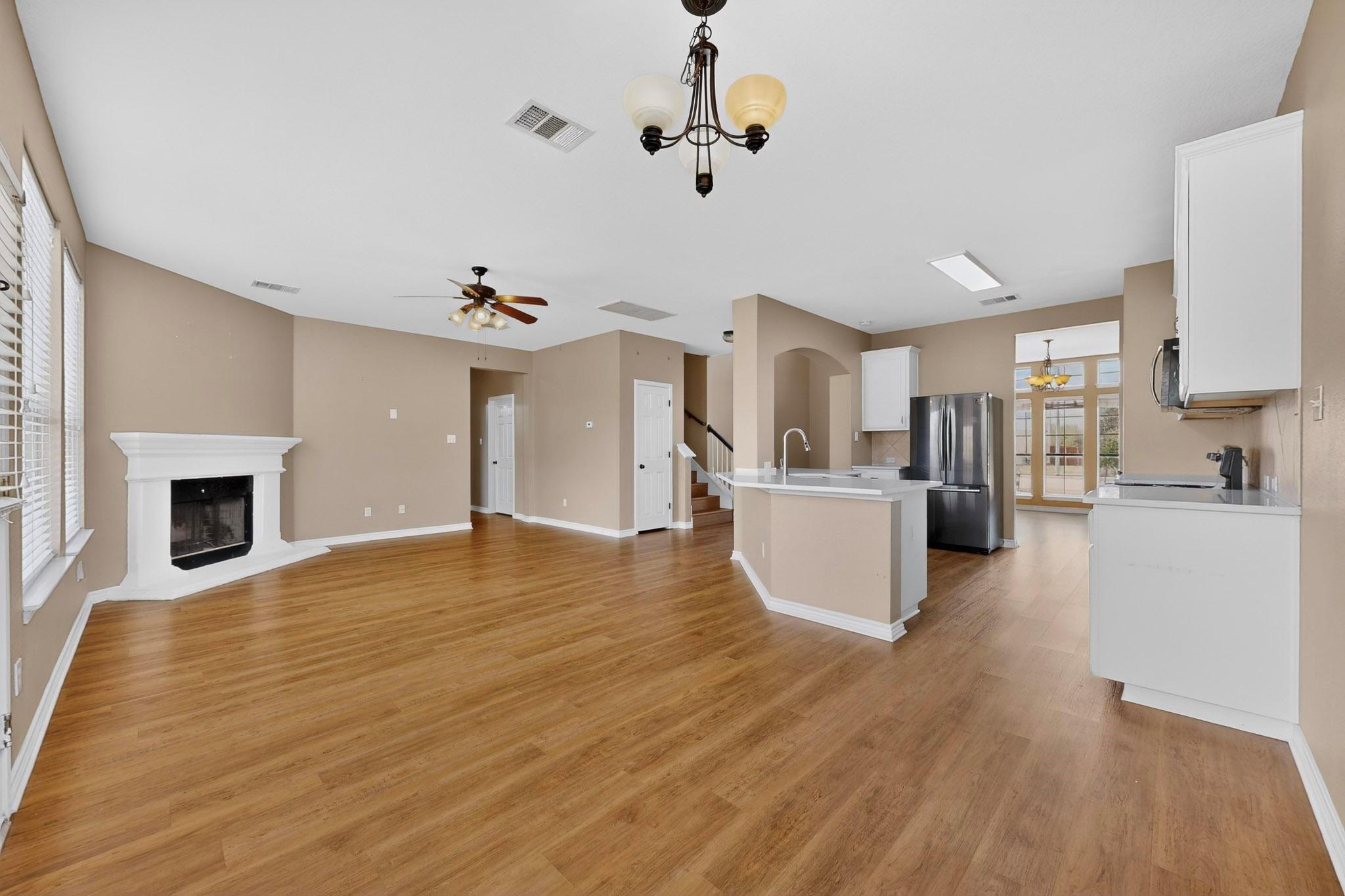 322 Lone Star Blvd, Hutto, TX 78634