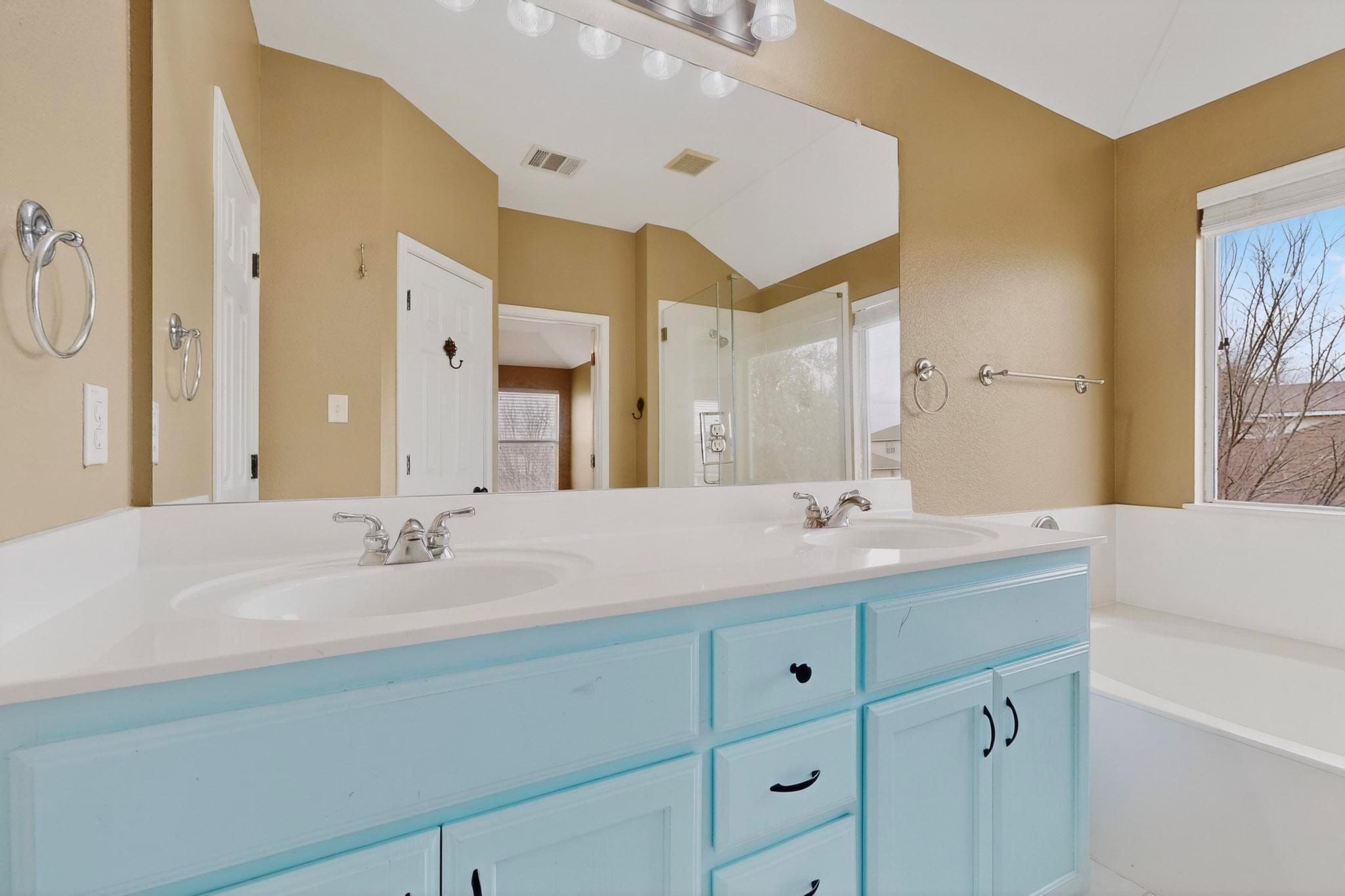 322 Lone Star Blvd, Hutto, TX 78634