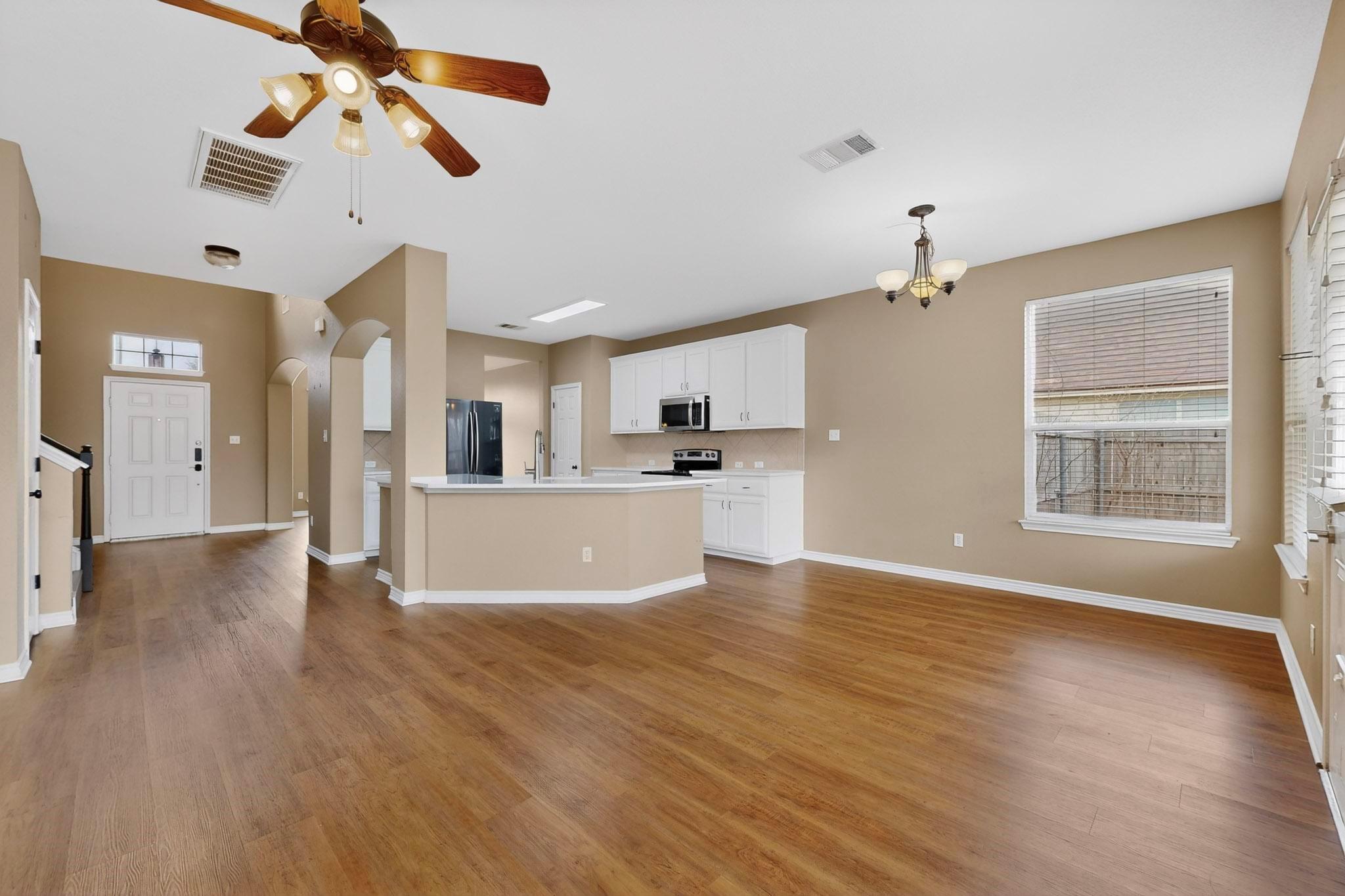 322 Lone Star Blvd, Hutto, TX 78634