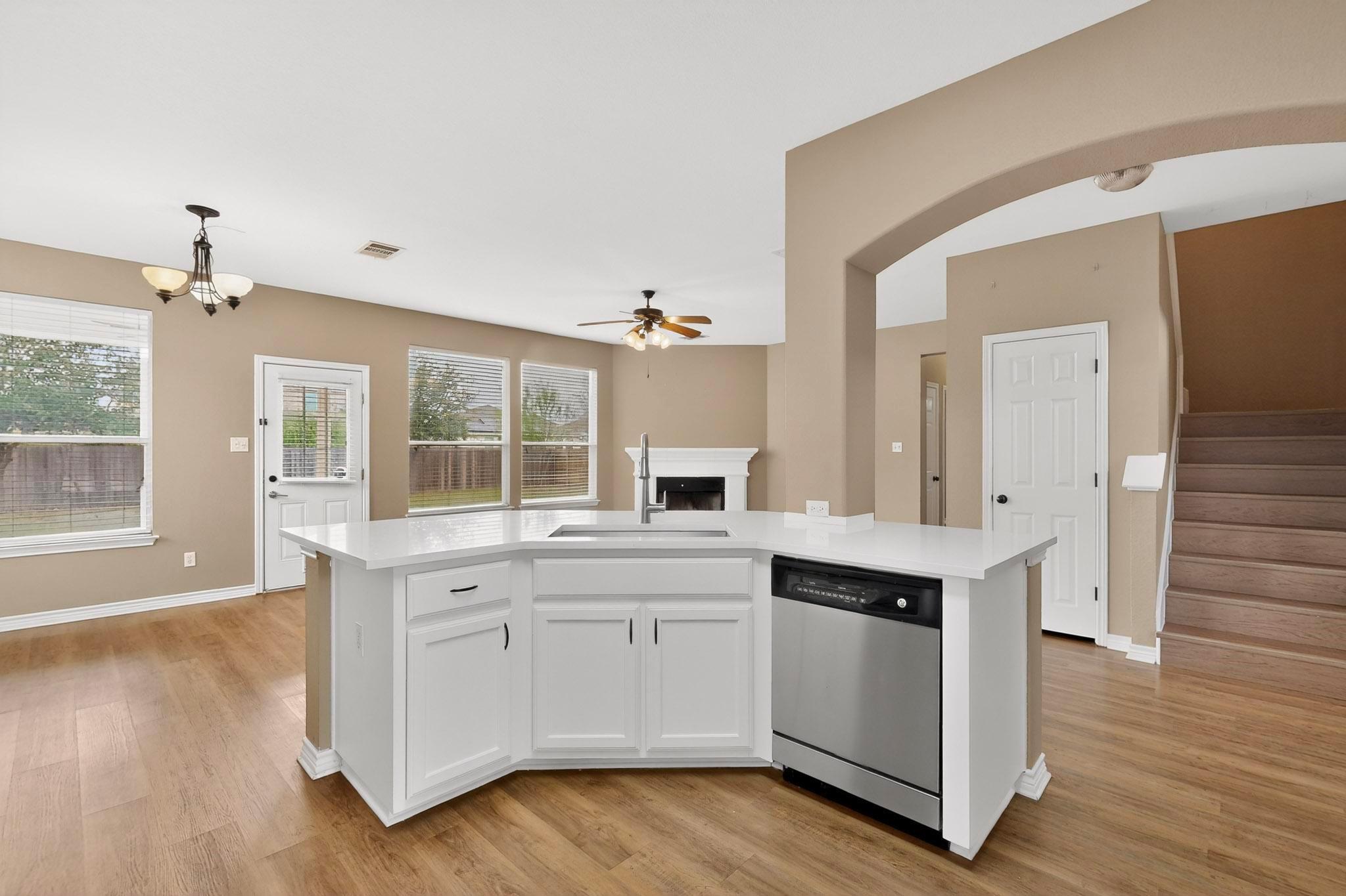 322 Lone Star Blvd, Hutto, TX 78634