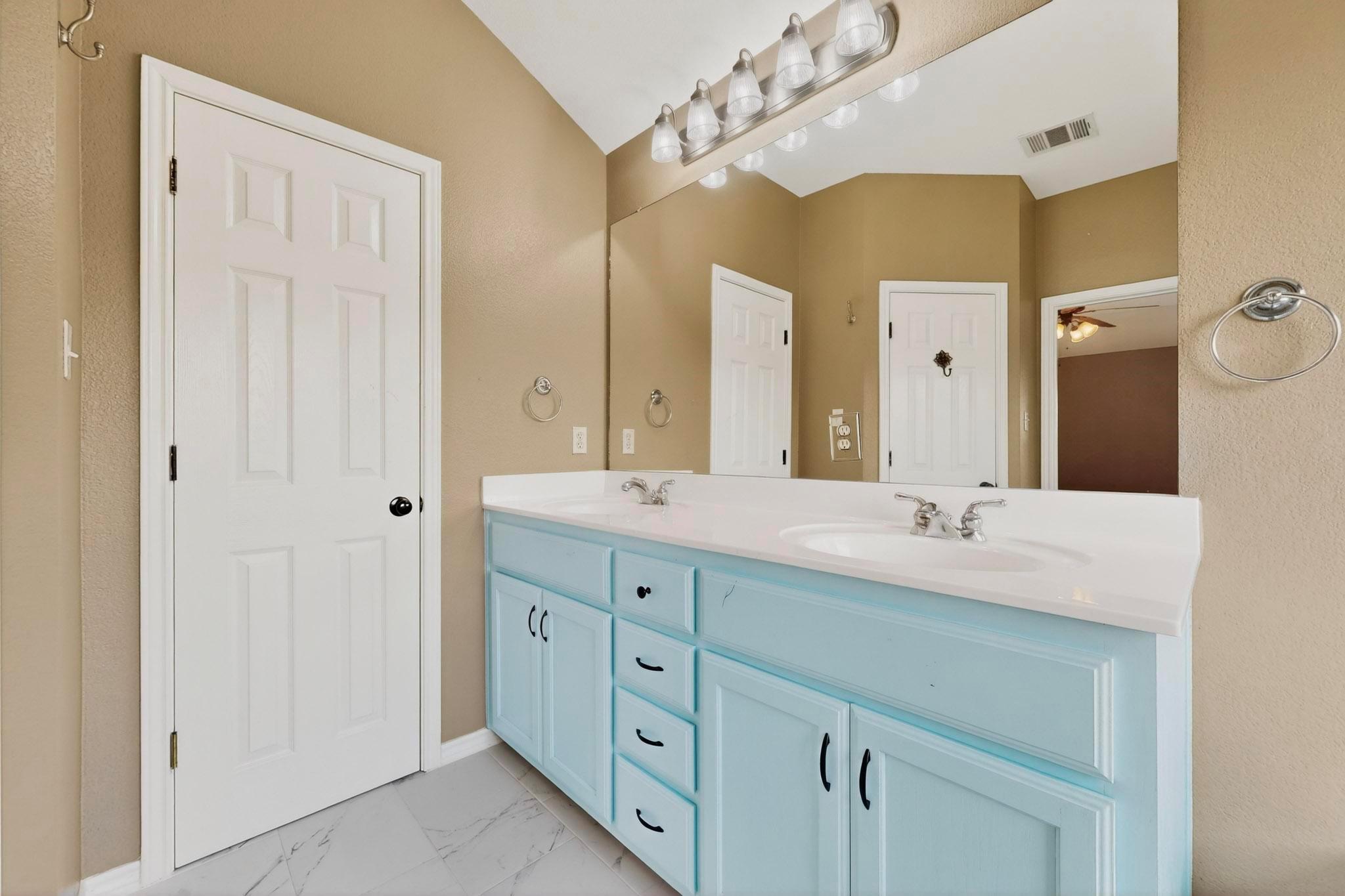 322 Lone Star Blvd, Hutto, TX 78634