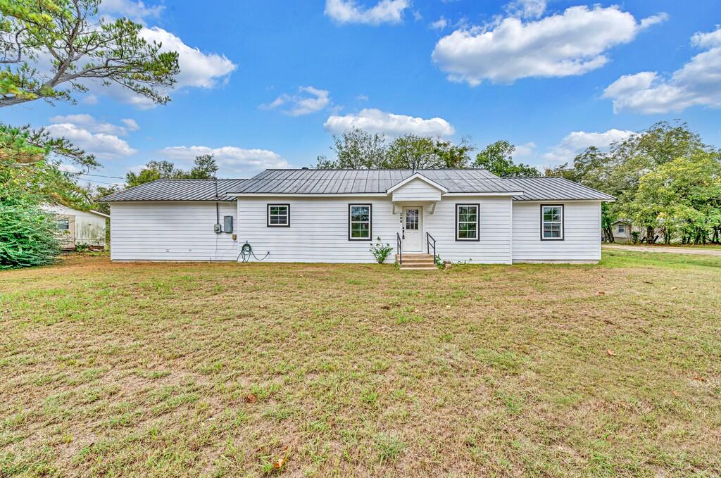 200 S Narcissus St, Thornton, TX 75838